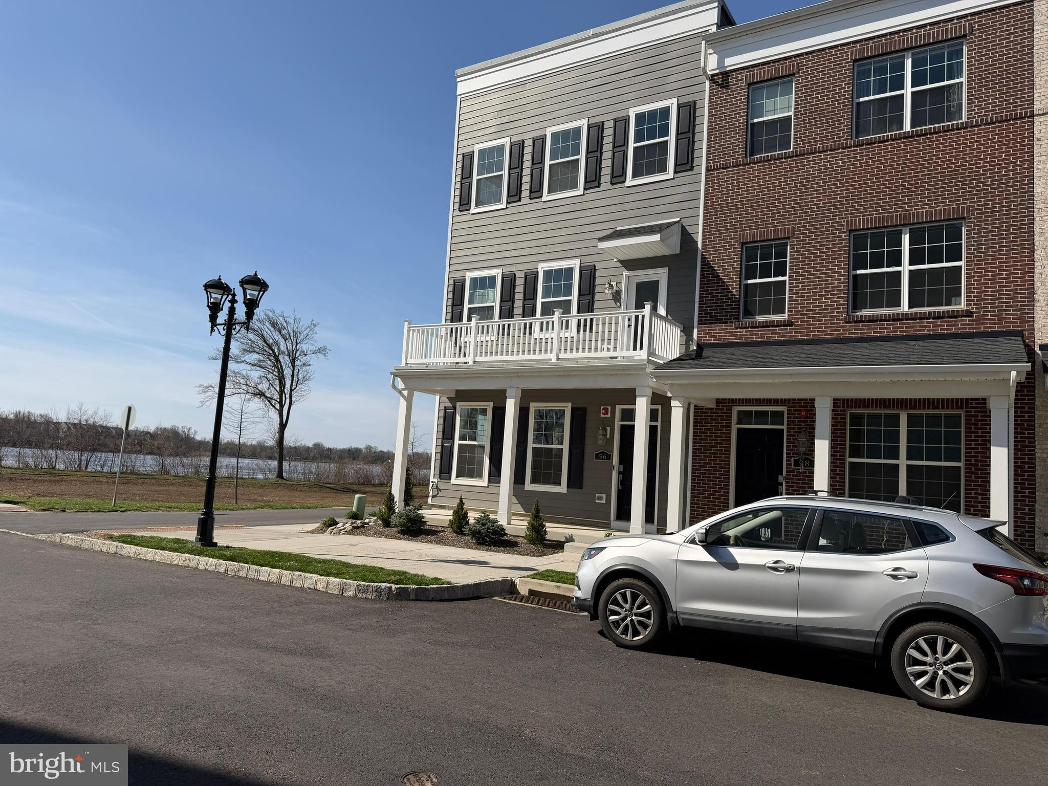 WATERSIDE - Residential