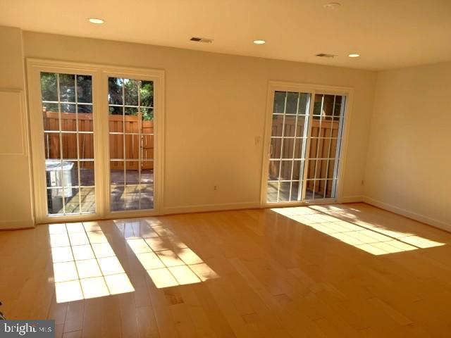 MERRY OAKS - Residential