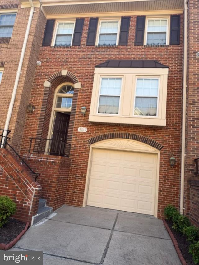 All brick townhouse with 3 bedrooms and 2.5 bath with garage* Traditional floor plan* *Hardwood floor throughout* Recessed lighting* a fenced backyard with walk-out basement *patio* First home owner* The house nice, clean*  Home comes with 1 garage parking space + 1 driveway parking space. Loads of street parking options, as well, for your guests Walking distance to the Tyson Silver line Metro Station. Close to school* Even closer to bus stops if you’re open to traveling by bus. Close to  Tyson’s Corner Mall.  minutes away to dozens  of restaurants, coffee shops, bars, shops, grocery stores, drycleaners, nail & hair salons, banks, gas stations,  Please remove shoes.