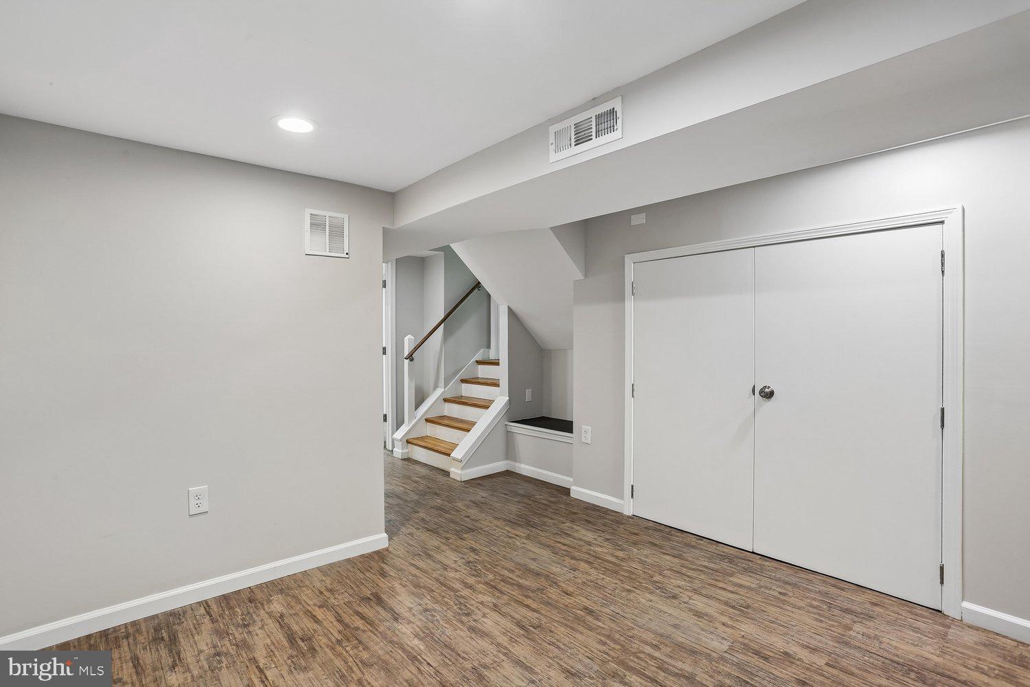 KEMP MILL - Residential