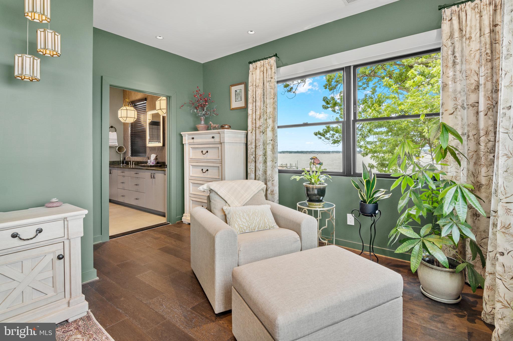 HOLLY NECK - Residential
