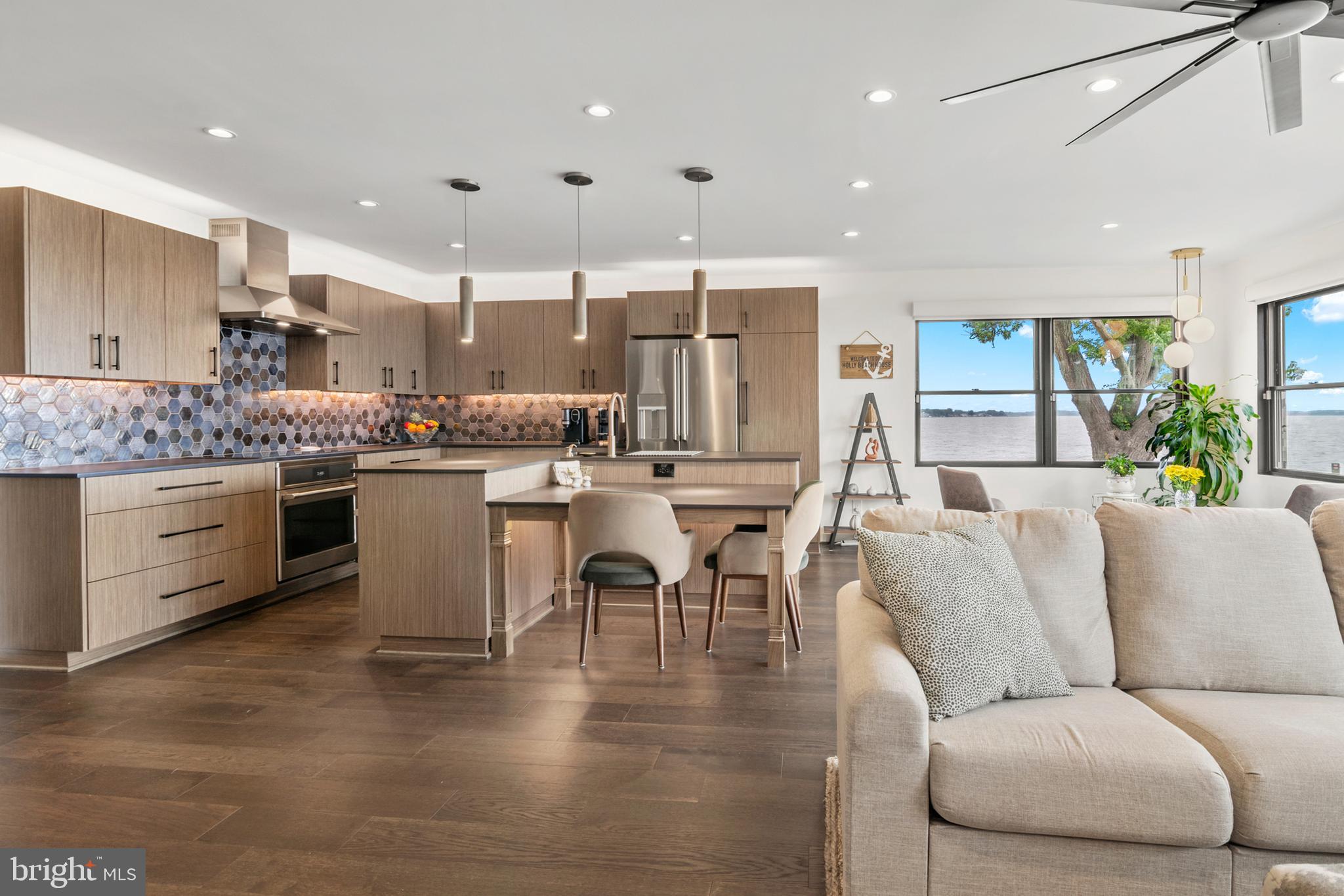 HOLLY NECK - Residential