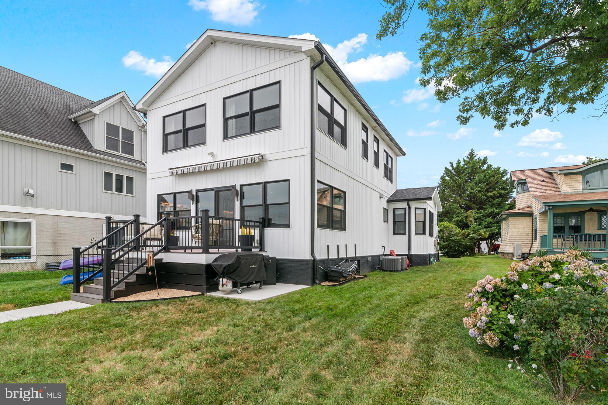HOLLY NECK - Residential