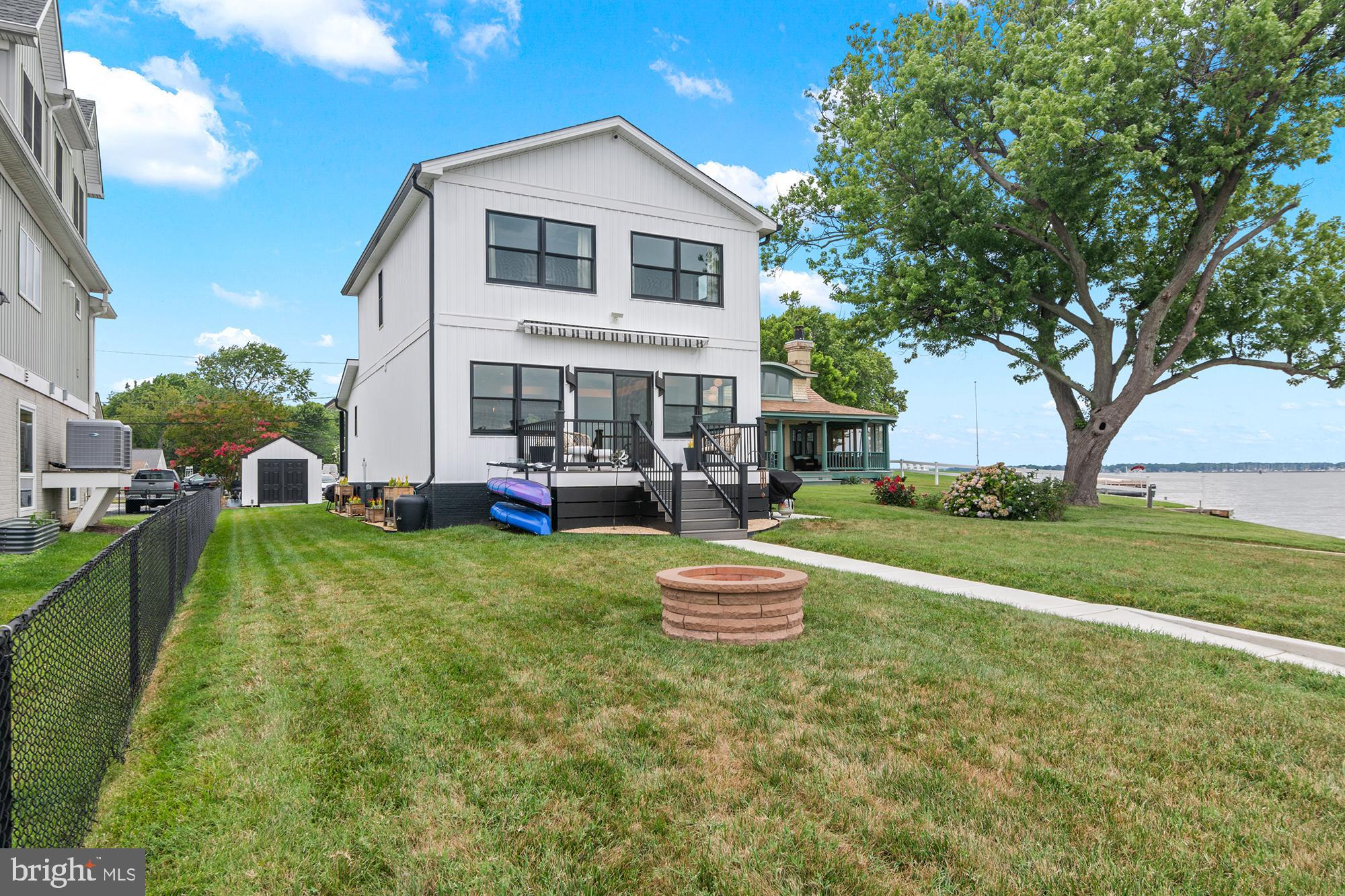 HOLLY NECK - Residential