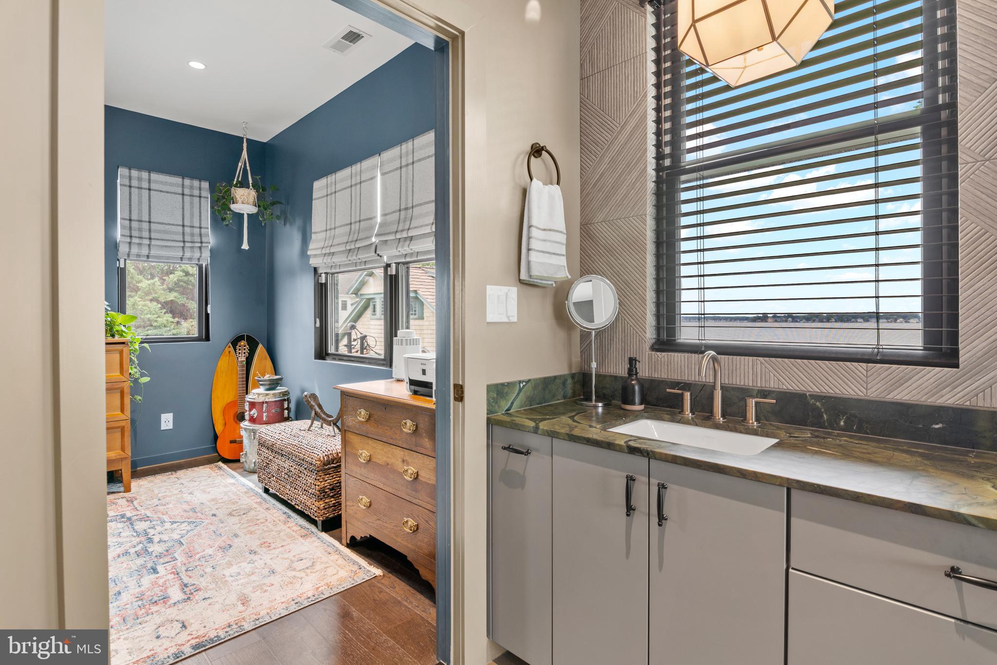 HOLLY NECK - Residential