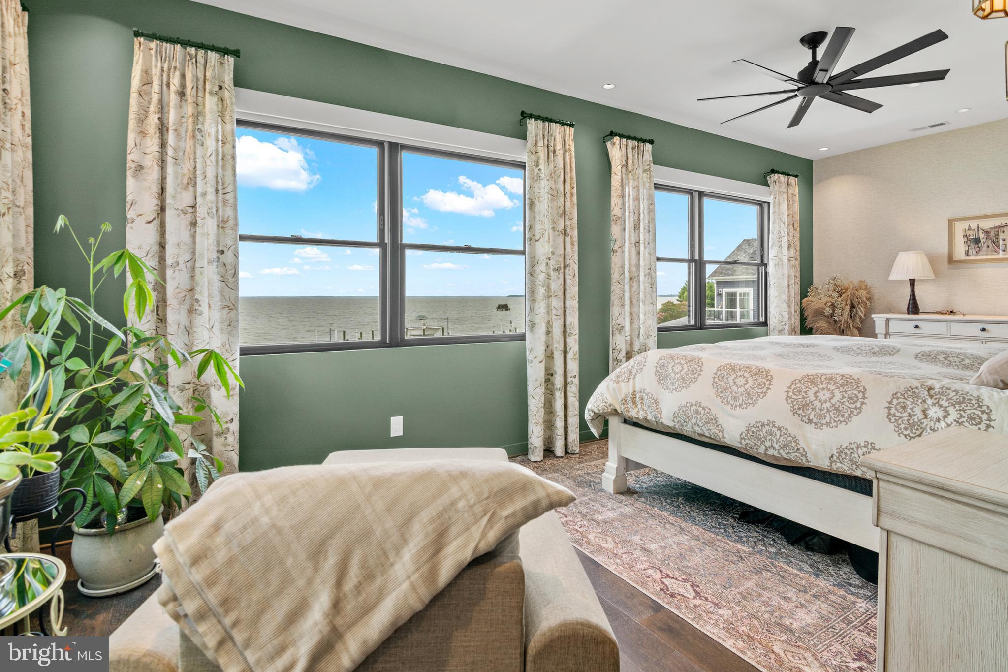 HOLLY NECK - Residential