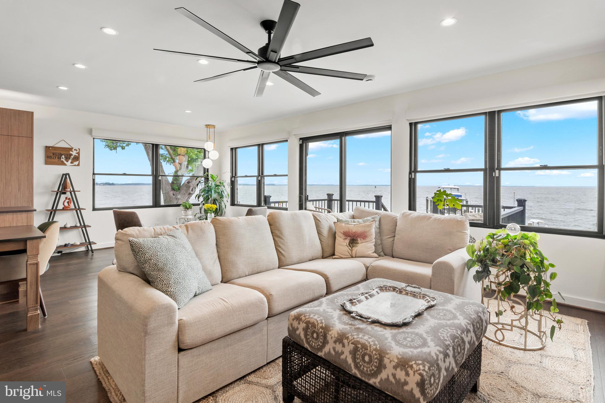 HOLLY NECK - Residential