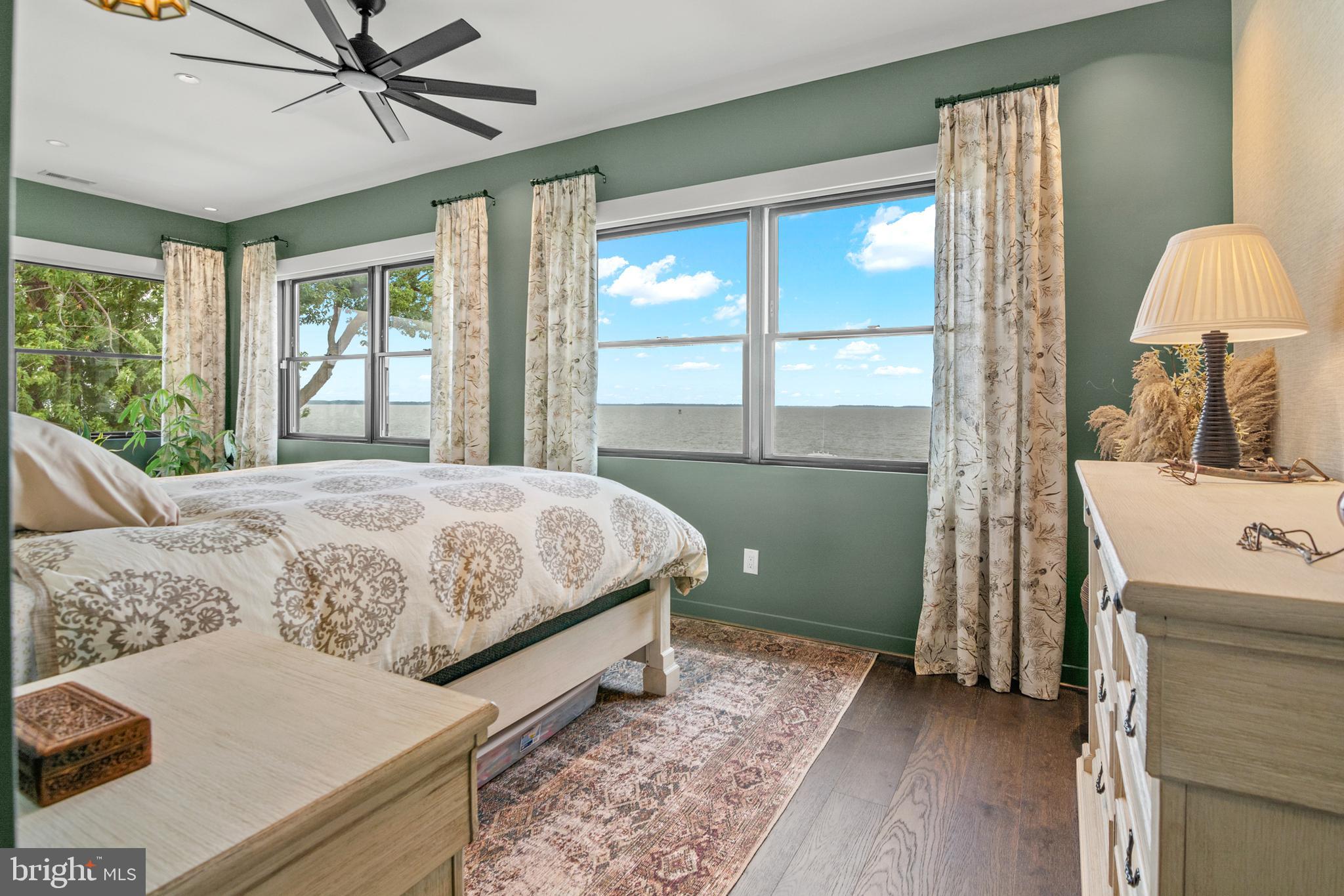 HOLLY NECK - Residential