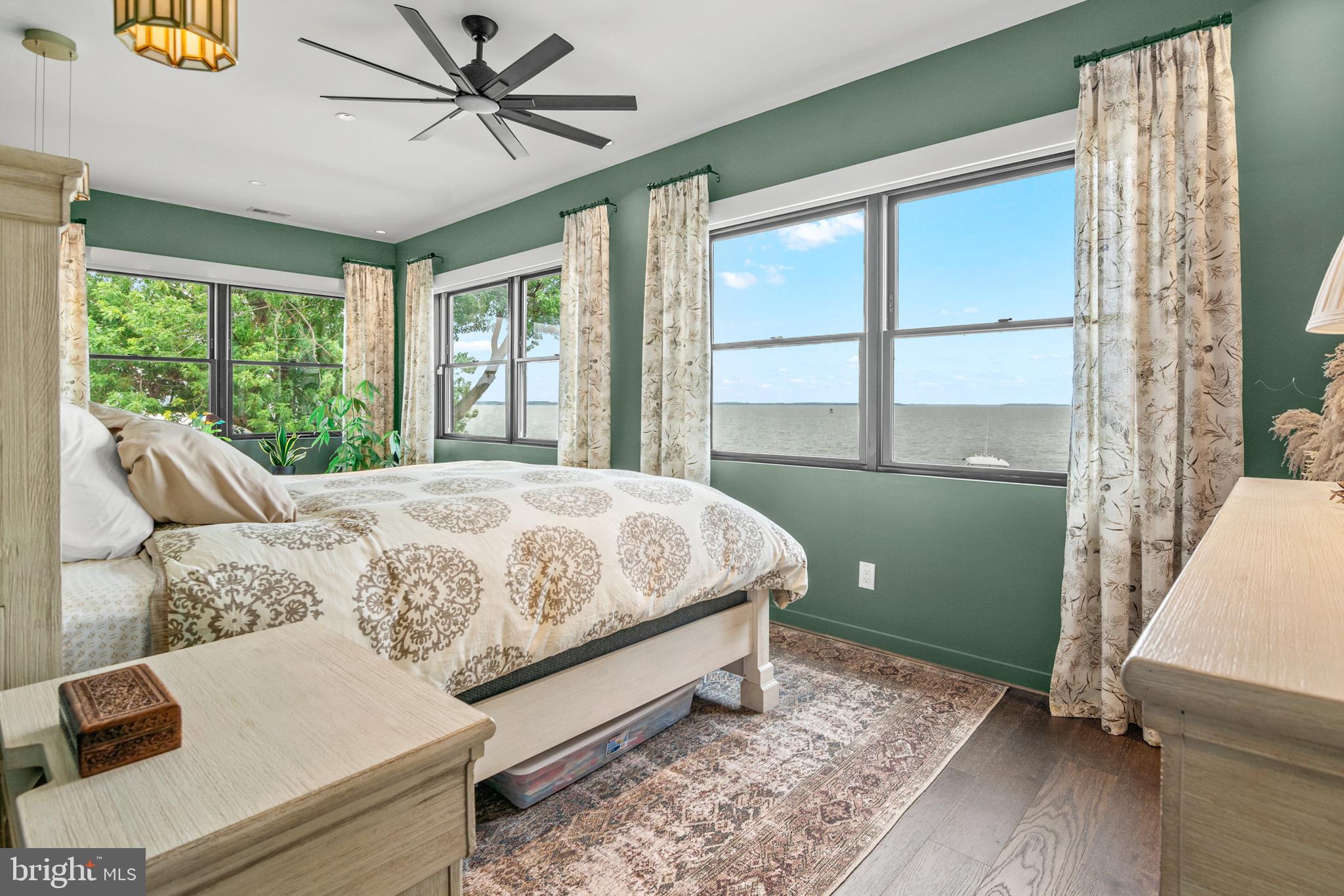 HOLLY NECK - Residential