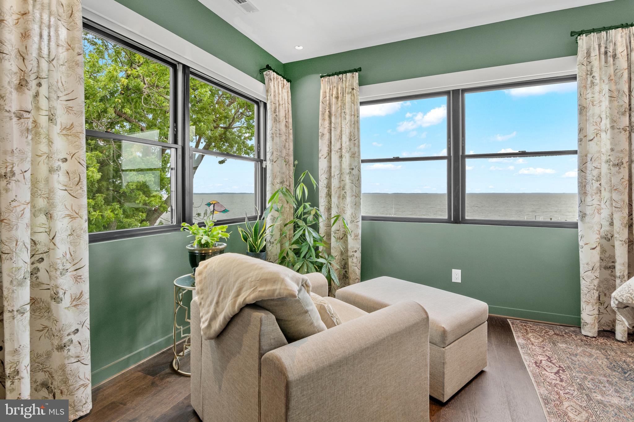 HOLLY NECK - Residential