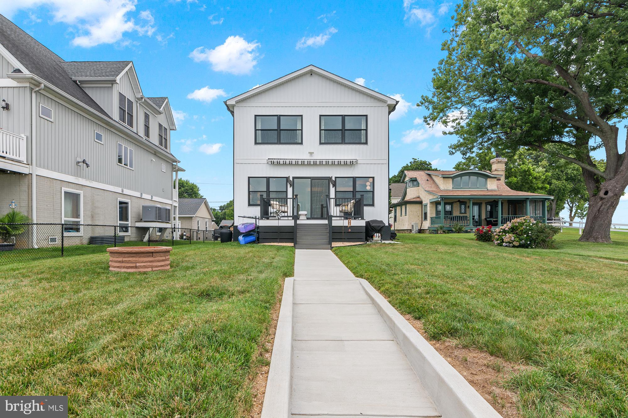 HOLLY NECK - Residential