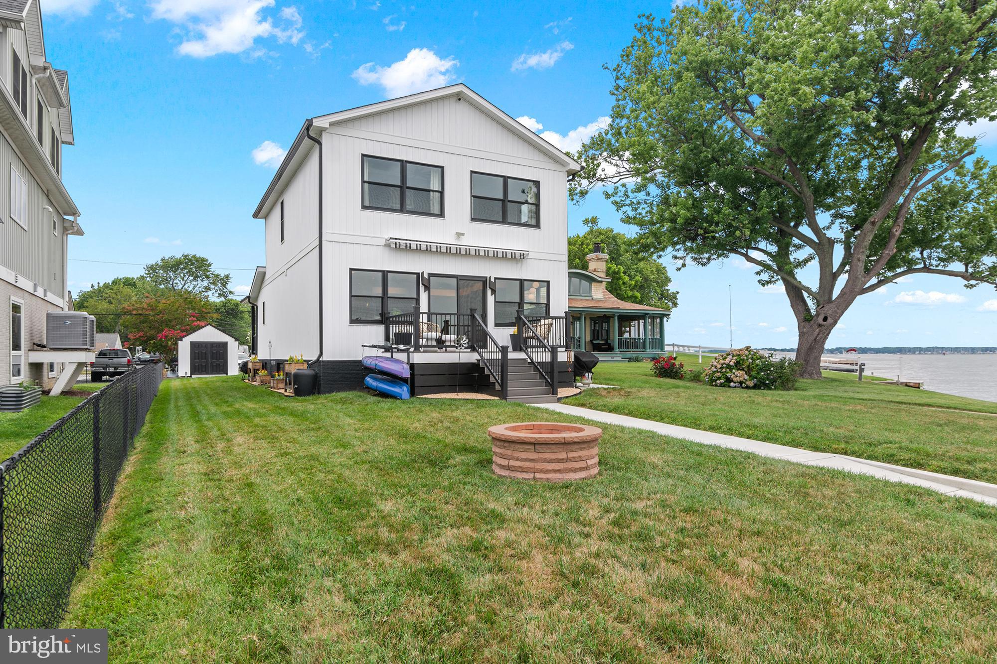 HOLLY NECK - Residential