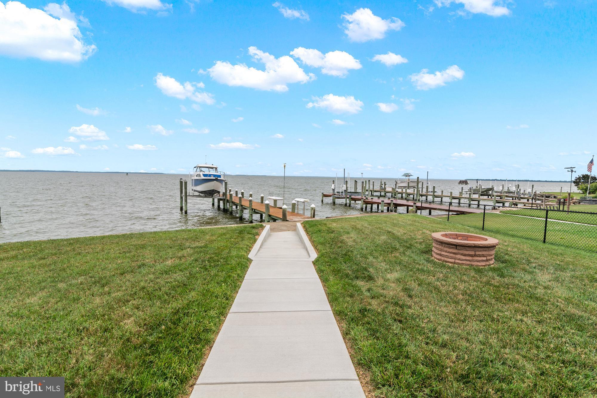 HOLLY NECK - Residential