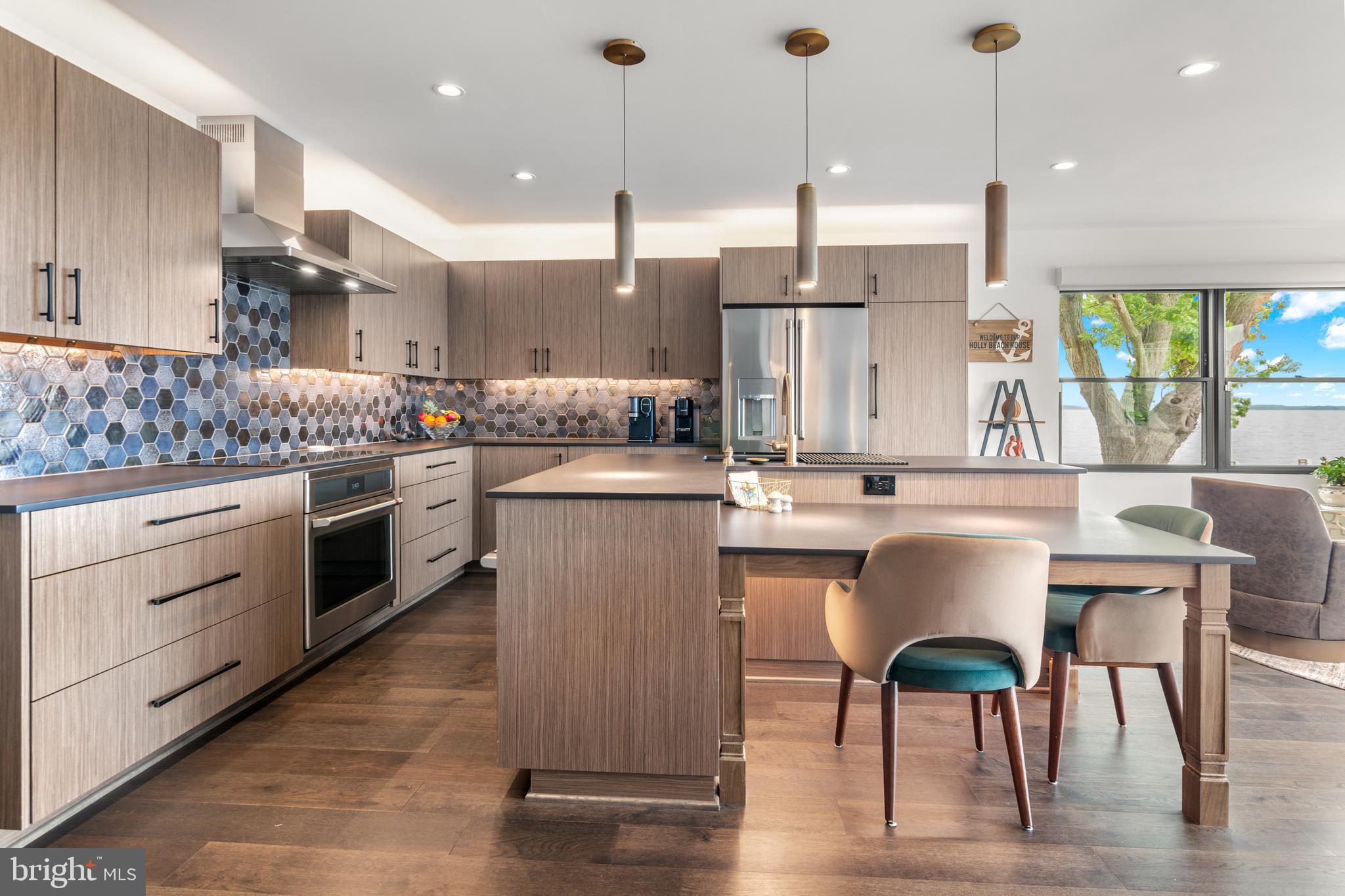 HOLLY NECK - Residential