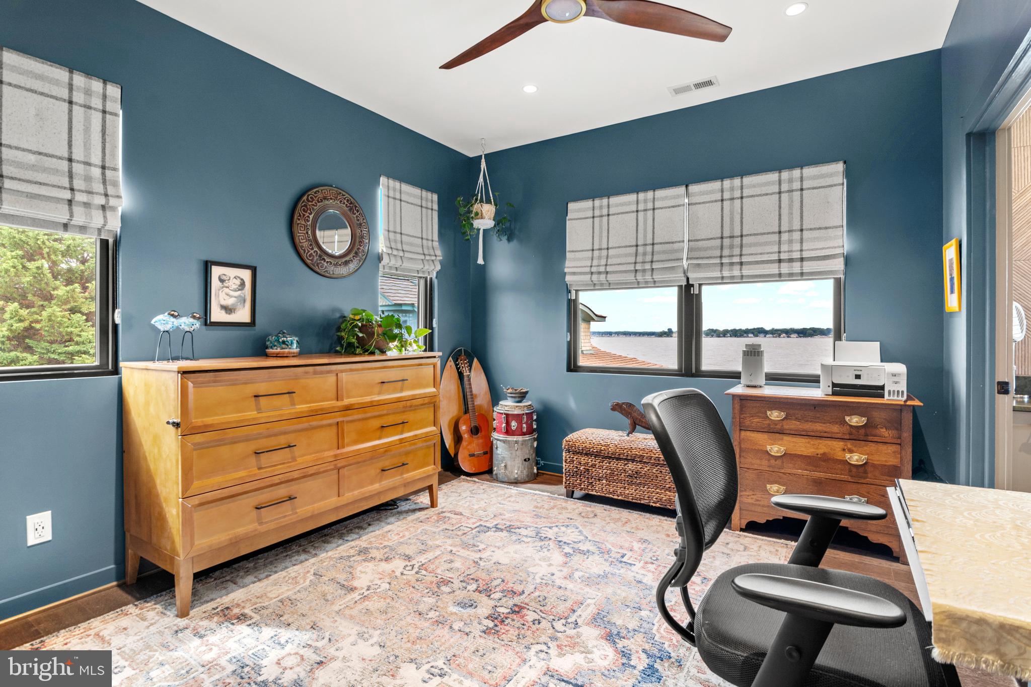 HOLLY NECK - Residential