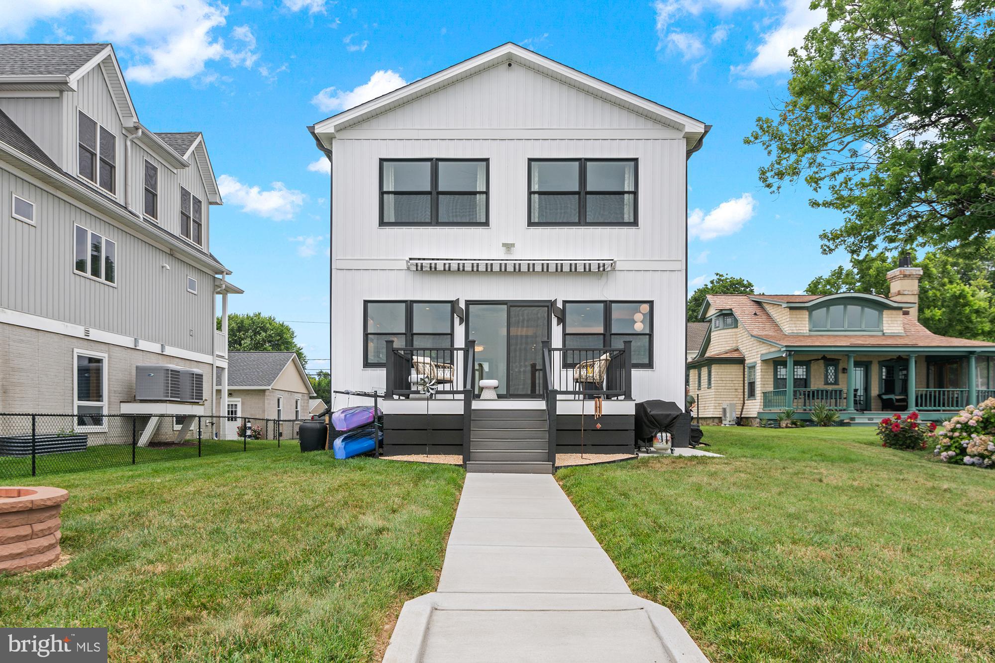 HOLLY NECK - Residential