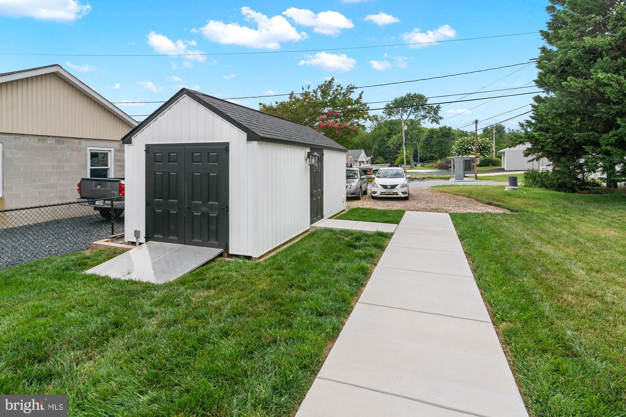 HOLLY NECK - Residential