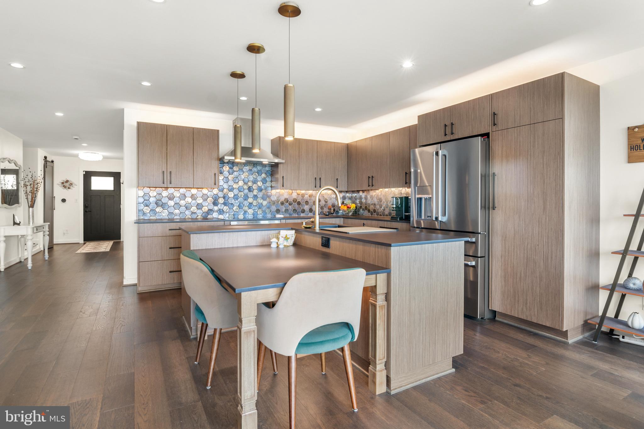 HOLLY NECK - Residential