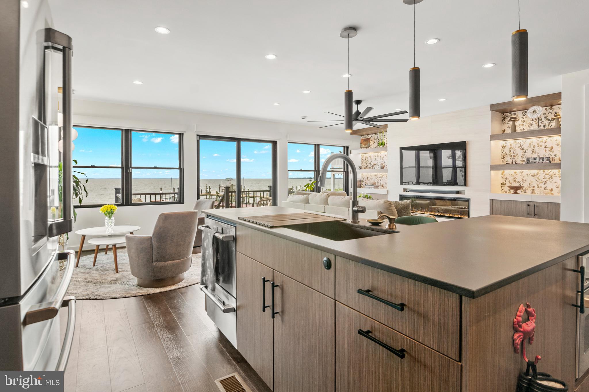 HOLLY NECK - Residential