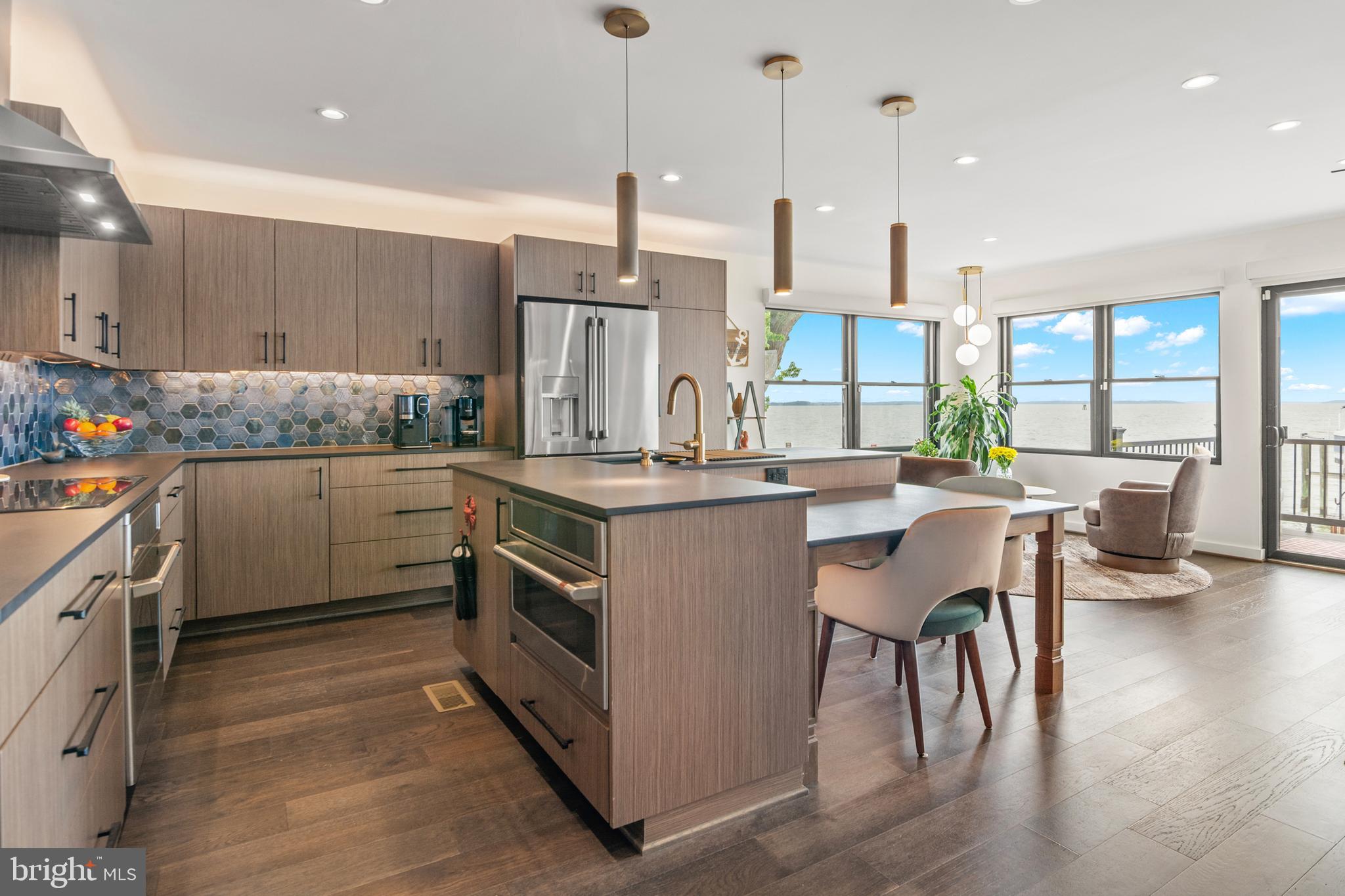 HOLLY NECK - Residential