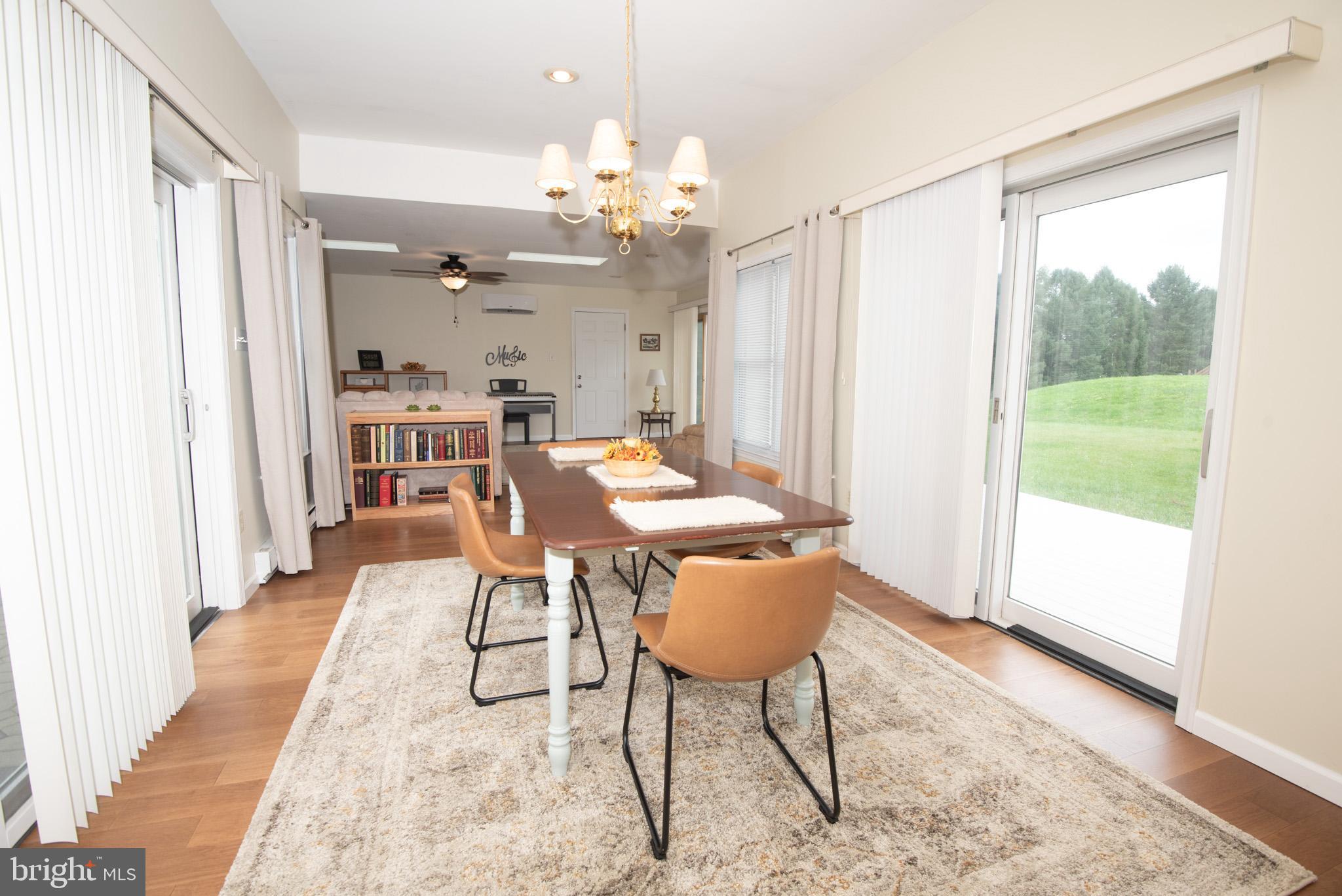 WINDSOR MANOR - Residential
