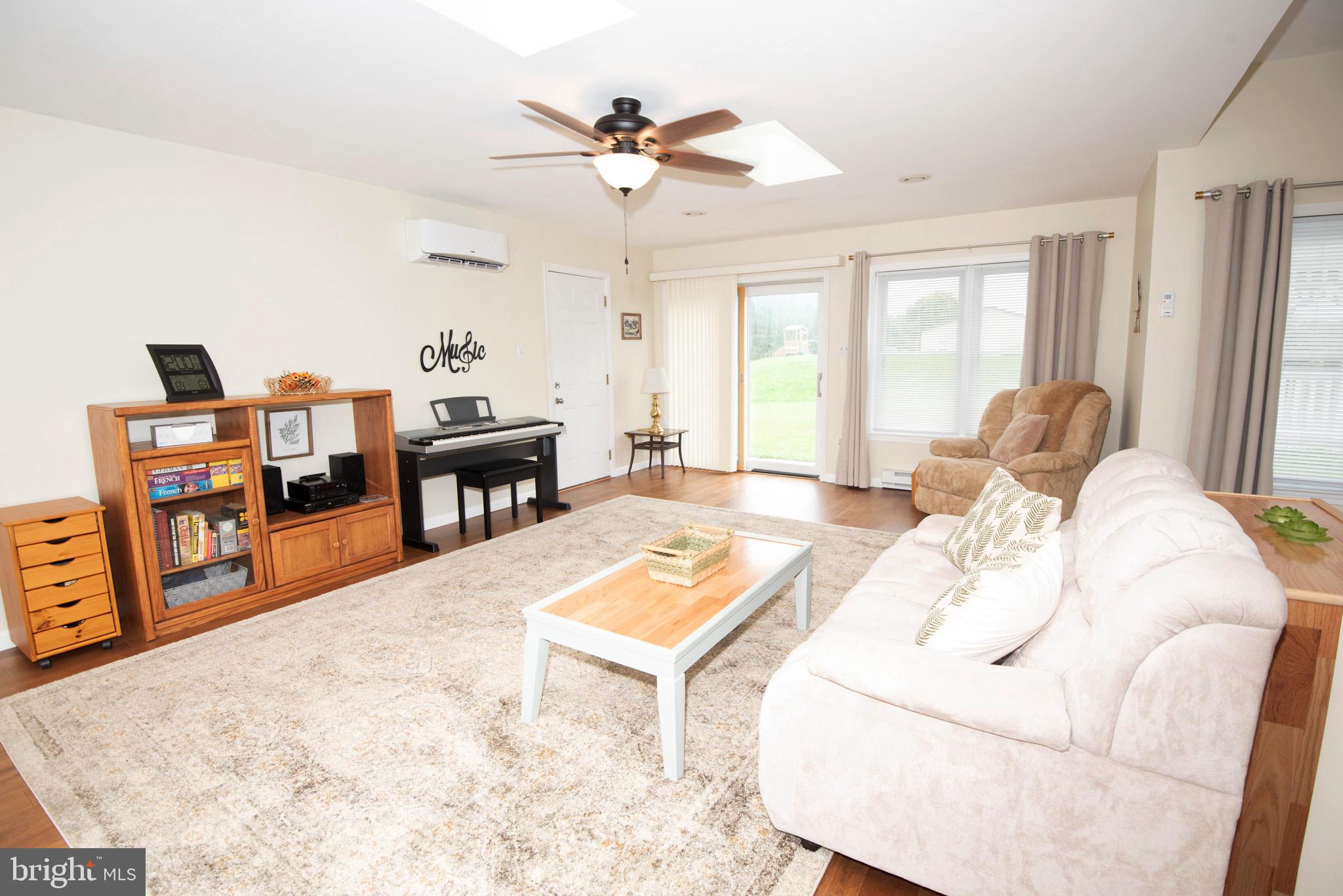 WINDSOR MANOR - Residential