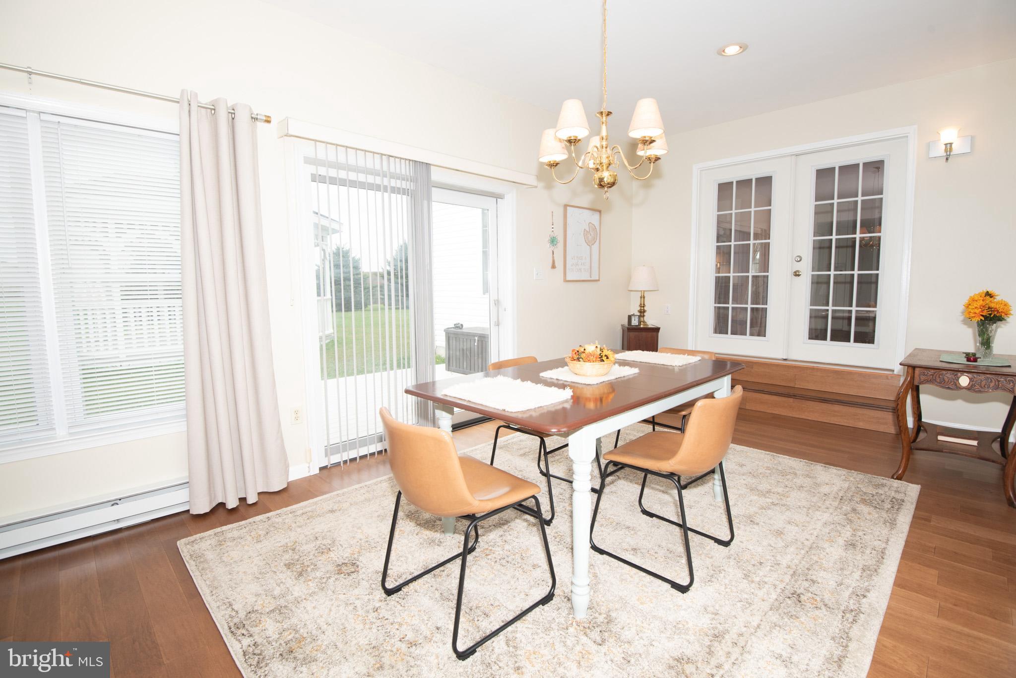 WINDSOR MANOR - Residential