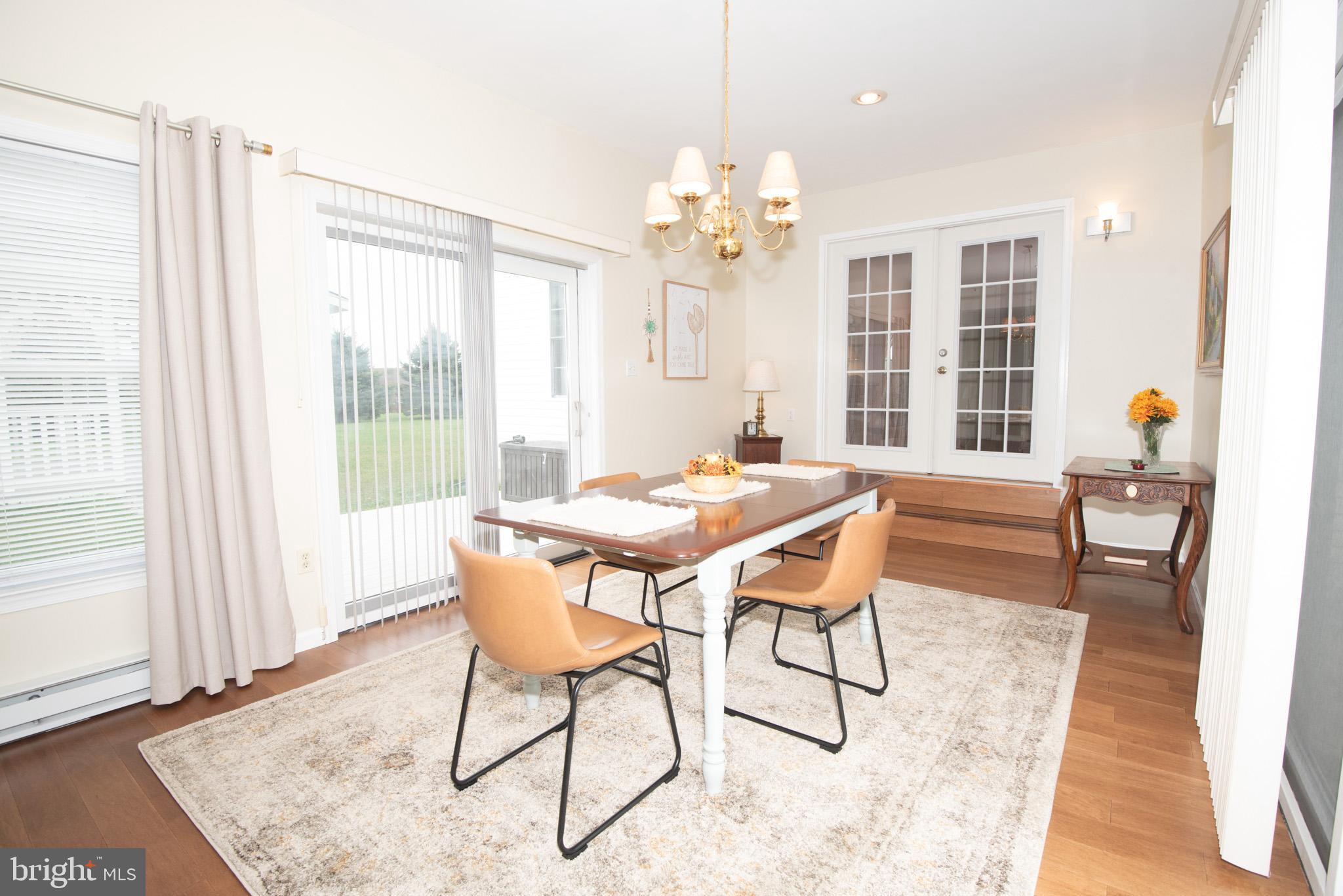 WINDSOR MANOR - Residential