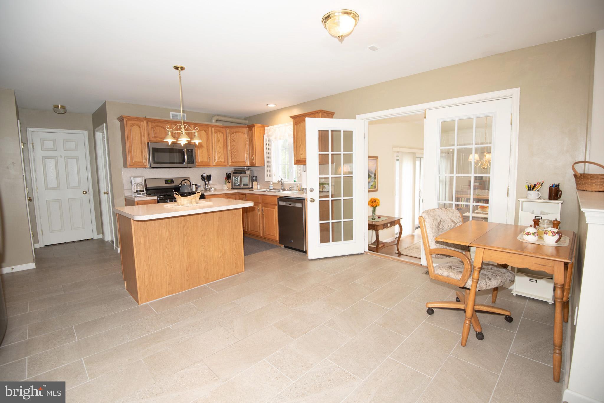 WINDSOR MANOR - Residential