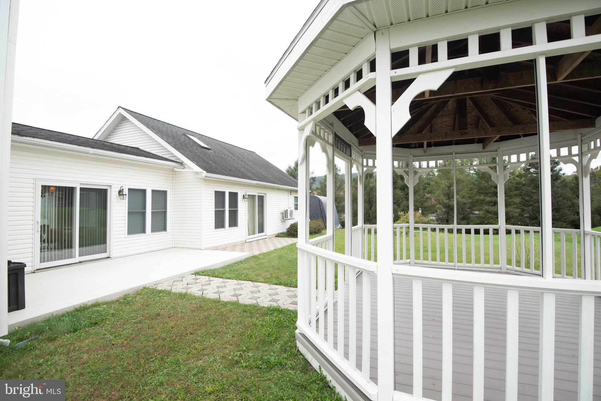 WINDSOR MANOR - Residential