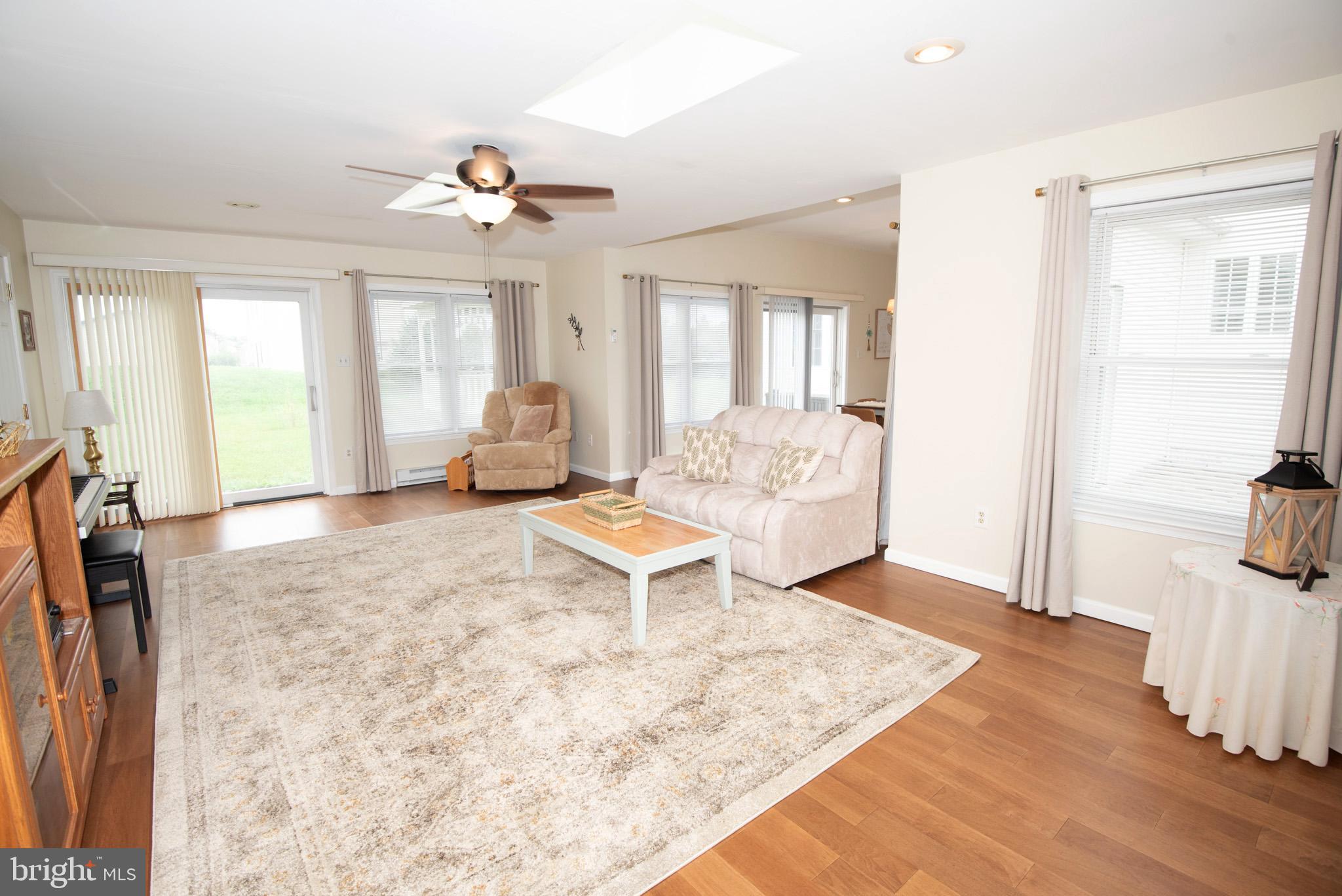 WINDSOR MANOR - Residential