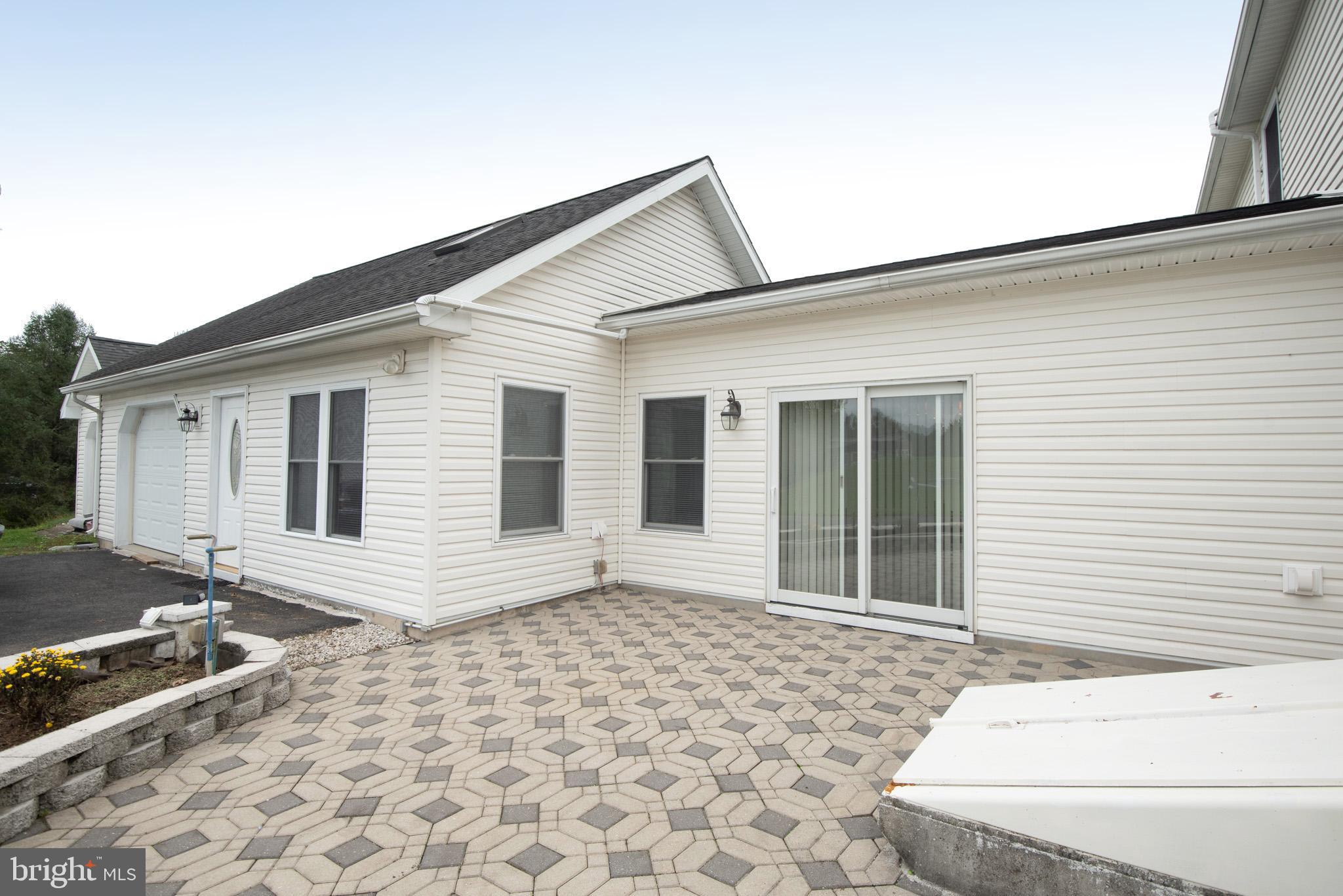 WINDSOR MANOR - Residential