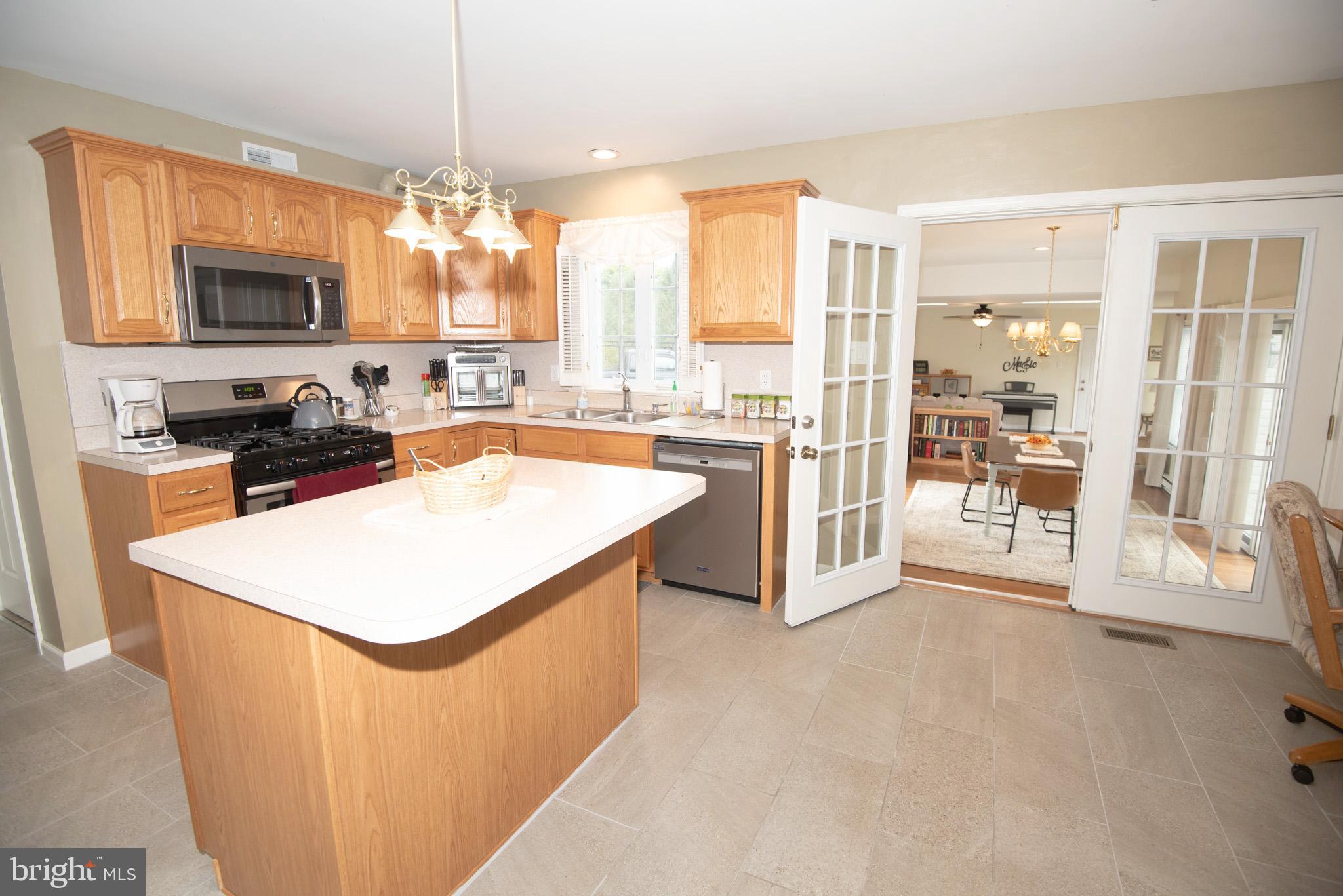 WINDSOR MANOR - Residential