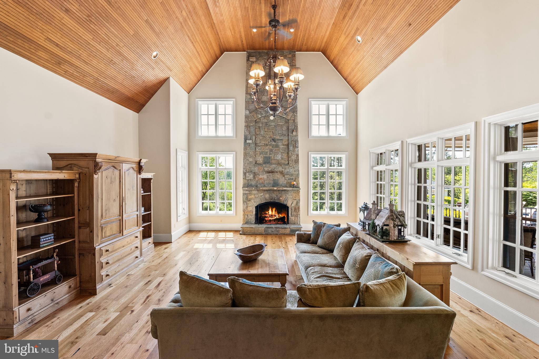 JAHNKE & DICKSON - Residential