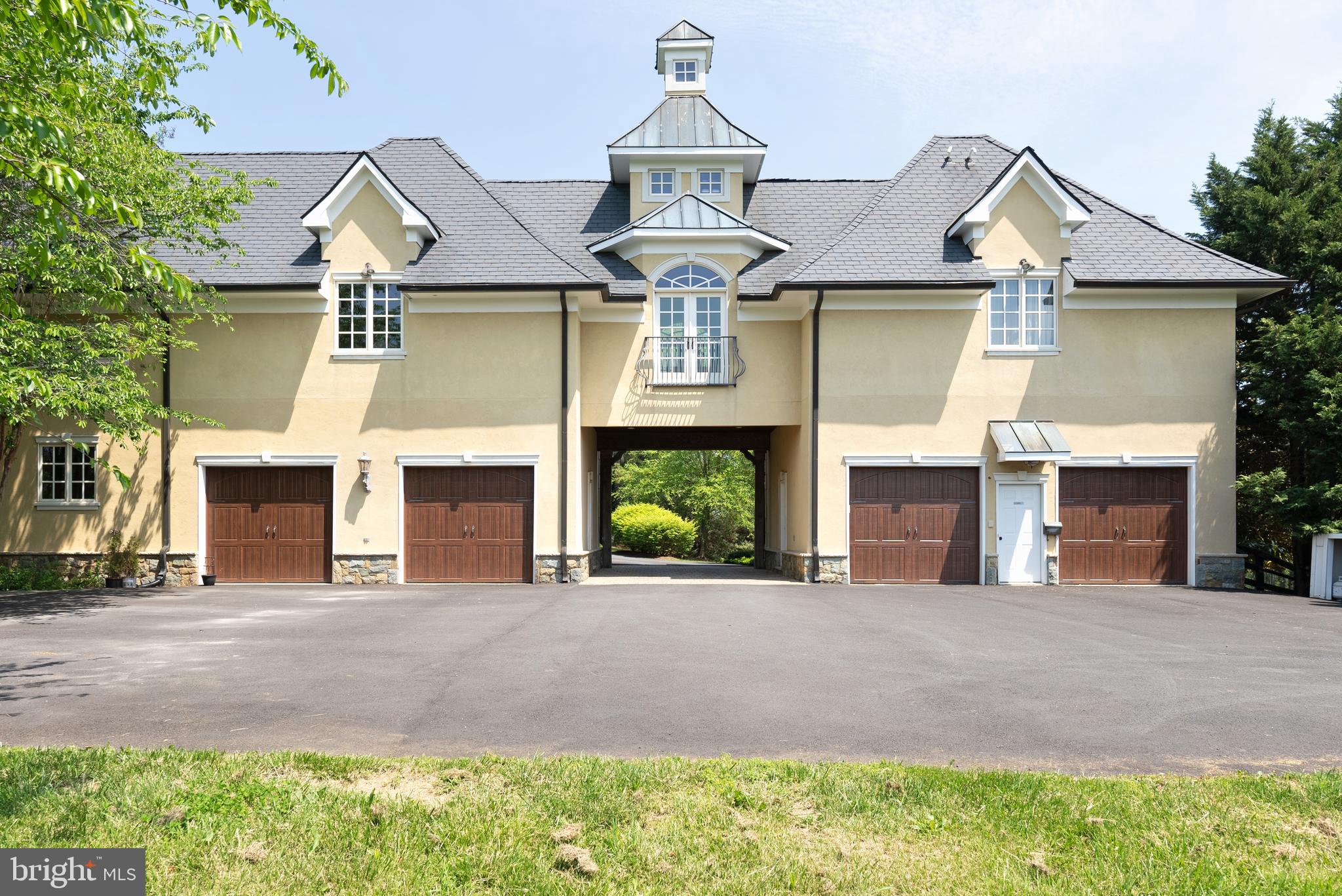 JAHNKE & DICKSON - Residential