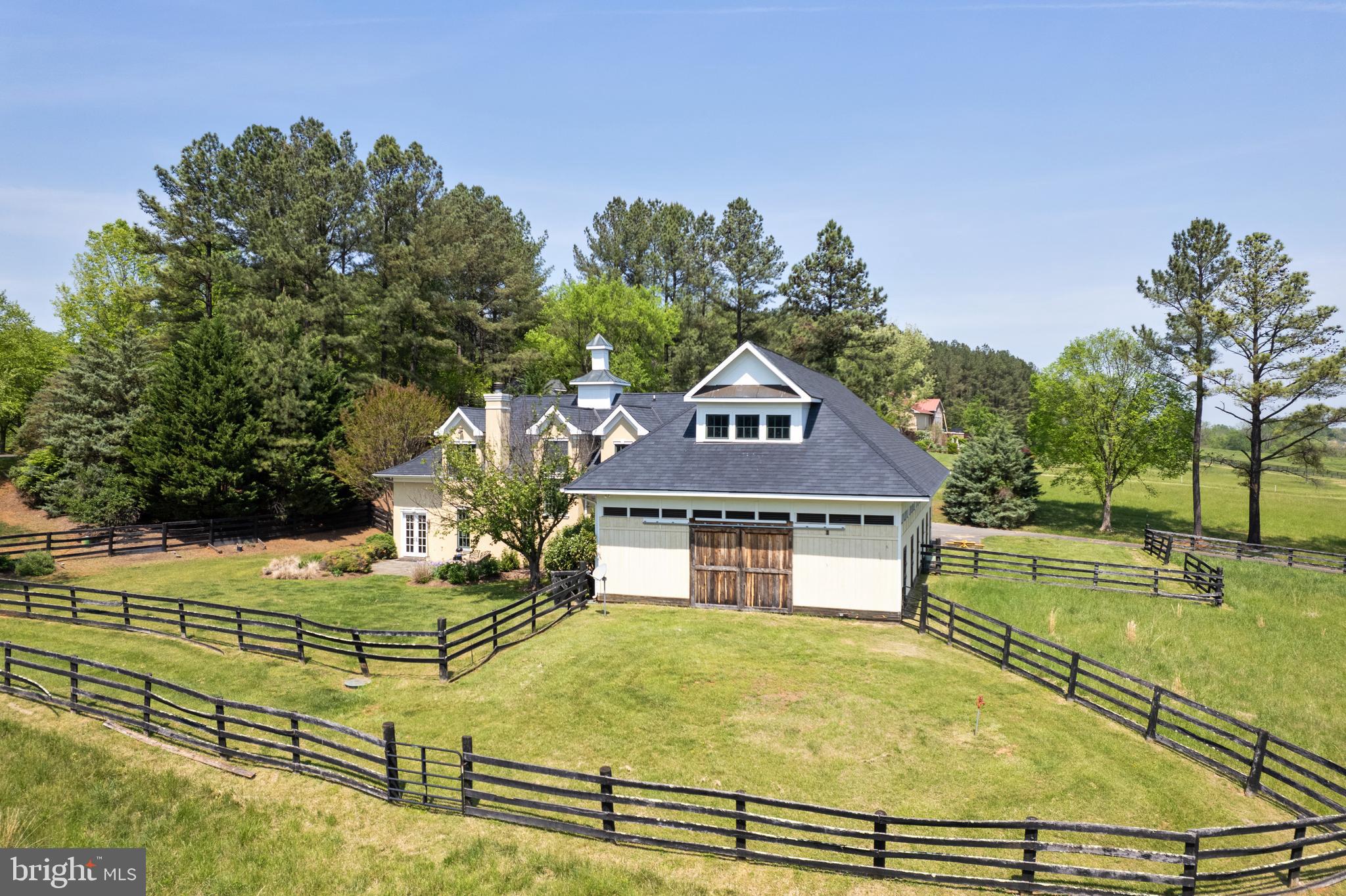 JAHNKE & DICKSON - Residential