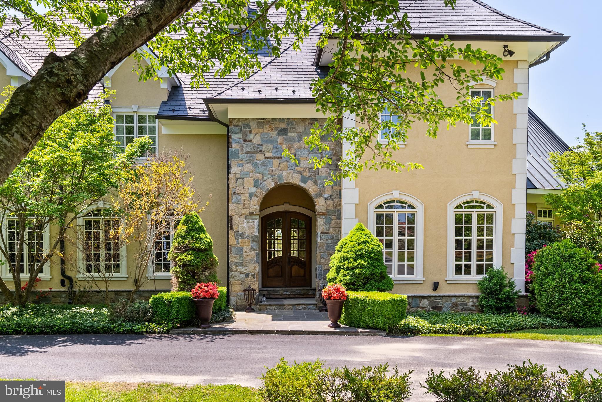 JAHNKE & DICKSON - Residential