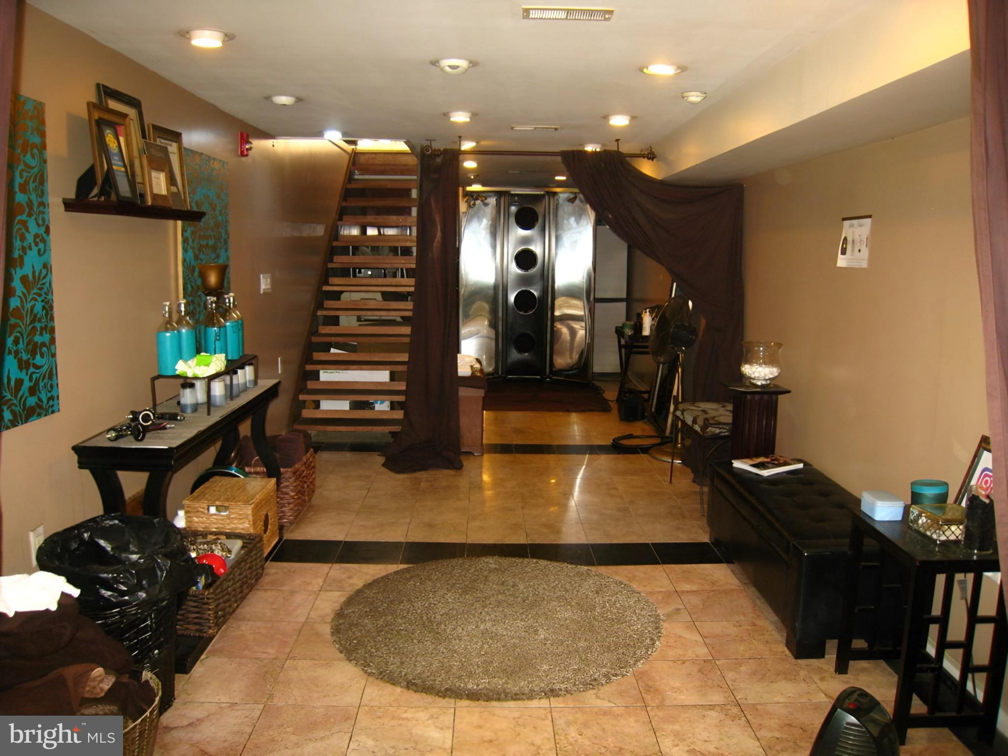 QUEEN VILLAGE - Residential Income