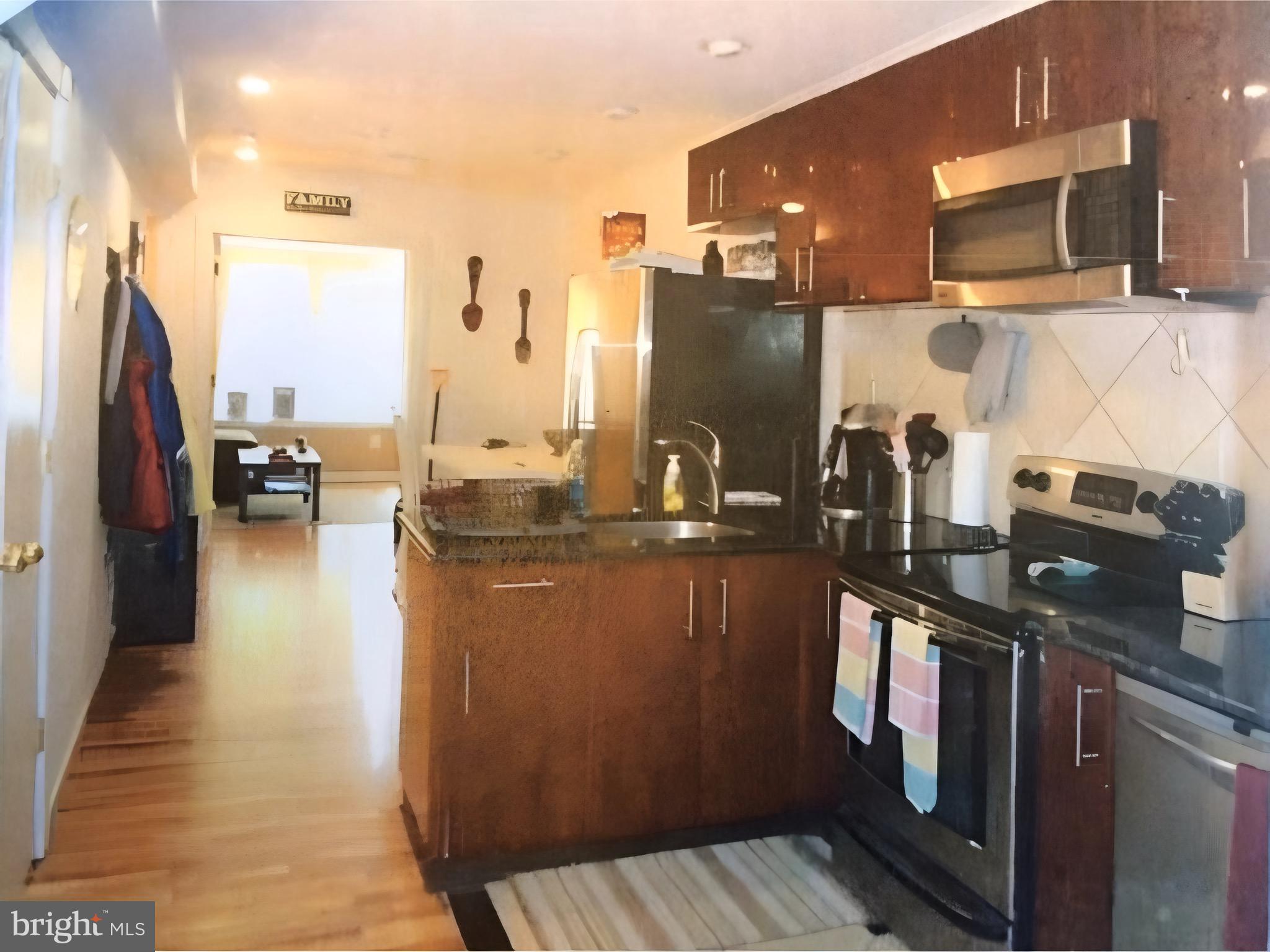 QUEEN VILLAGE - Residential Income