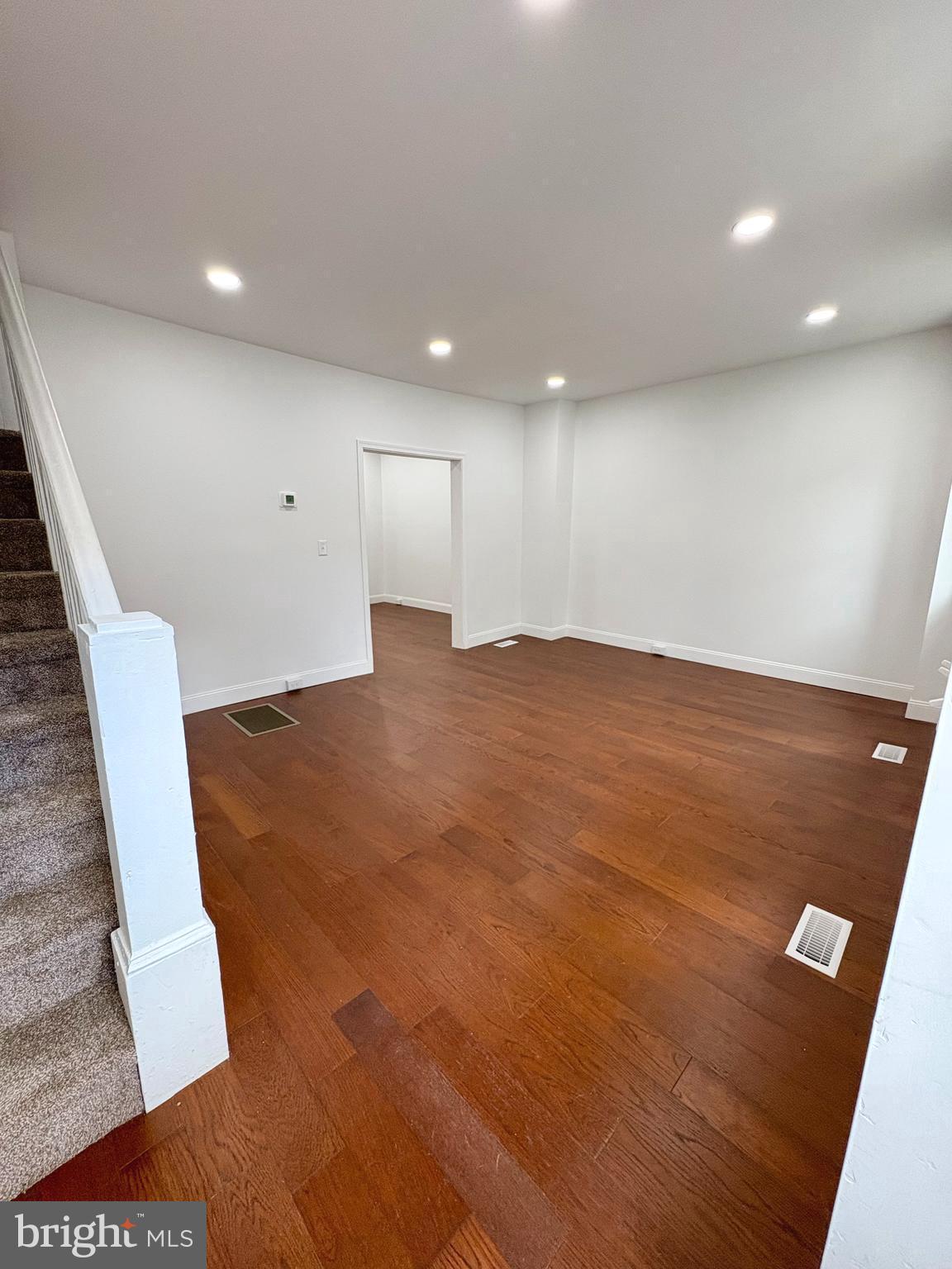 SOUTH LANCASTER - Residential