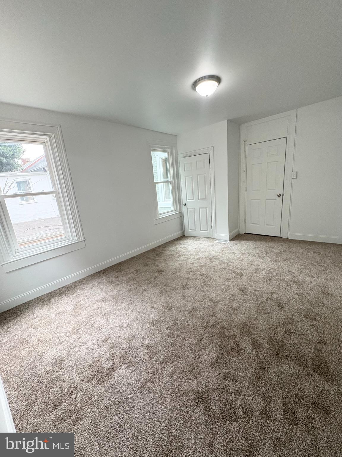 SOUTH LANCASTER - Residential