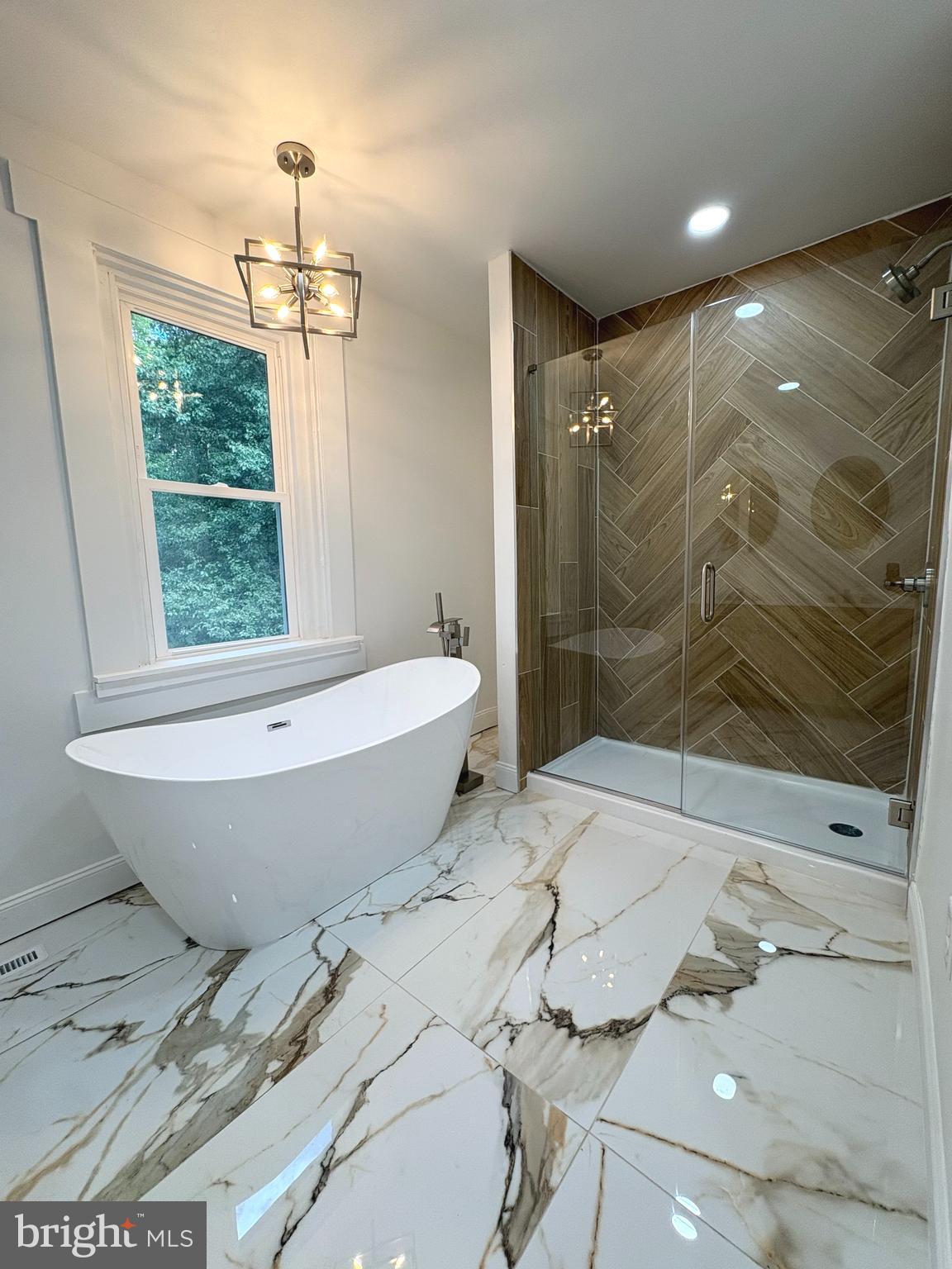 SOUTH LANCASTER - Residential