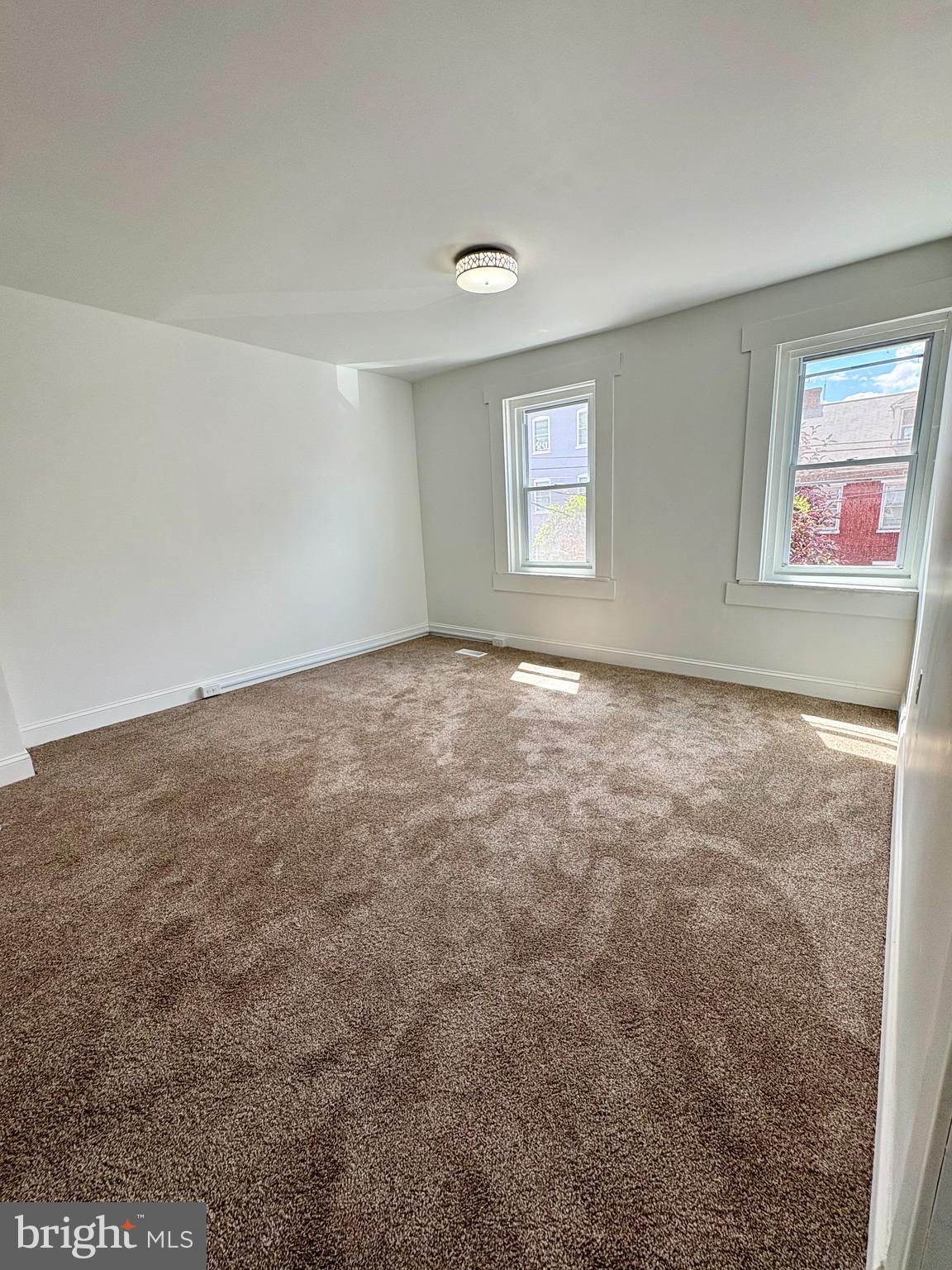 SOUTH LANCASTER - Residential