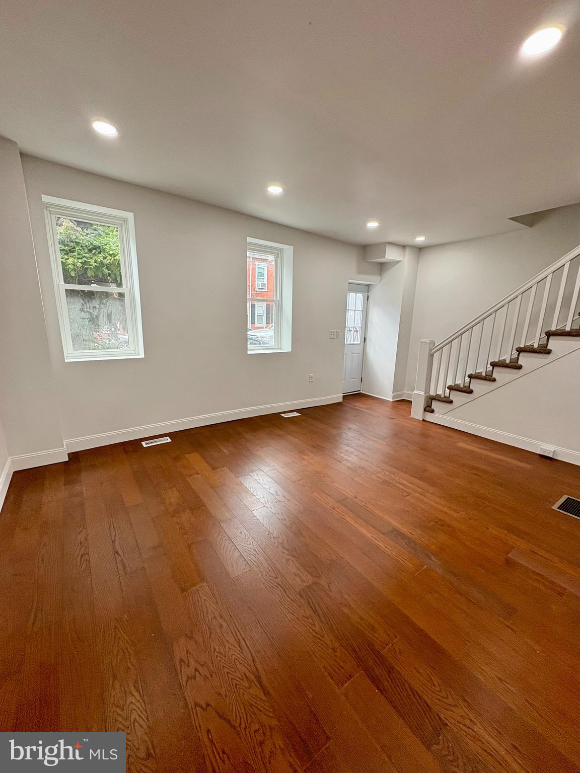 SOUTH LANCASTER - Residential