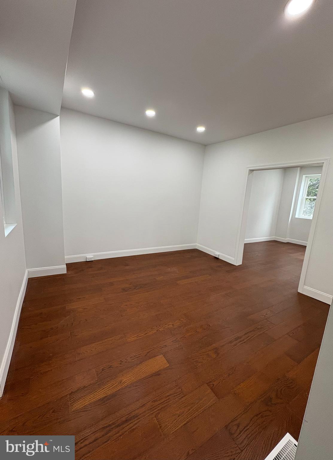 SOUTH LANCASTER - Residential