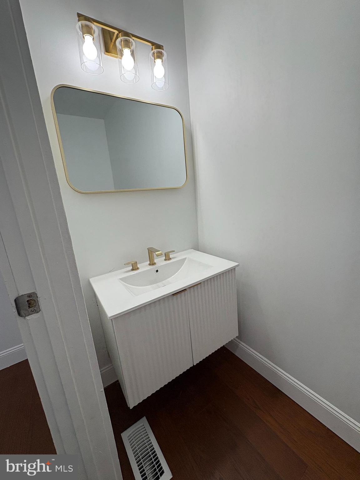 SOUTH LANCASTER - Residential