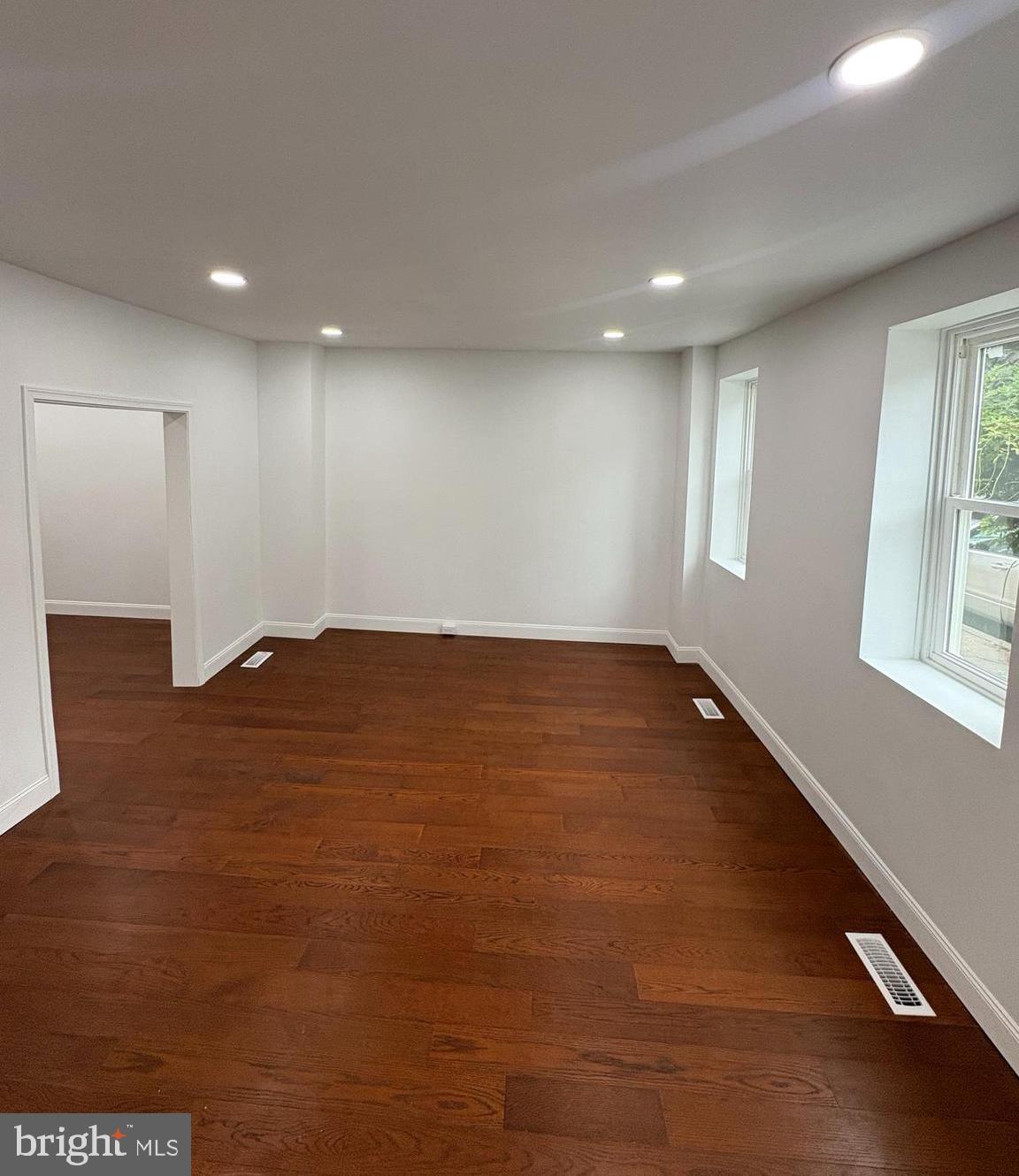 SOUTH LANCASTER - Residential