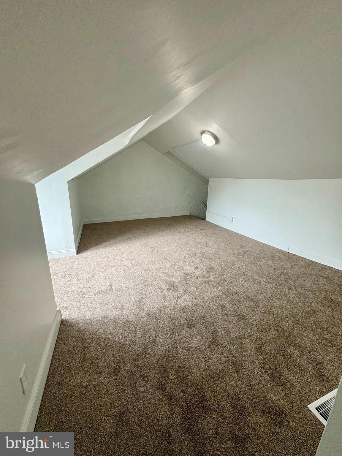 SOUTH LANCASTER - Residential