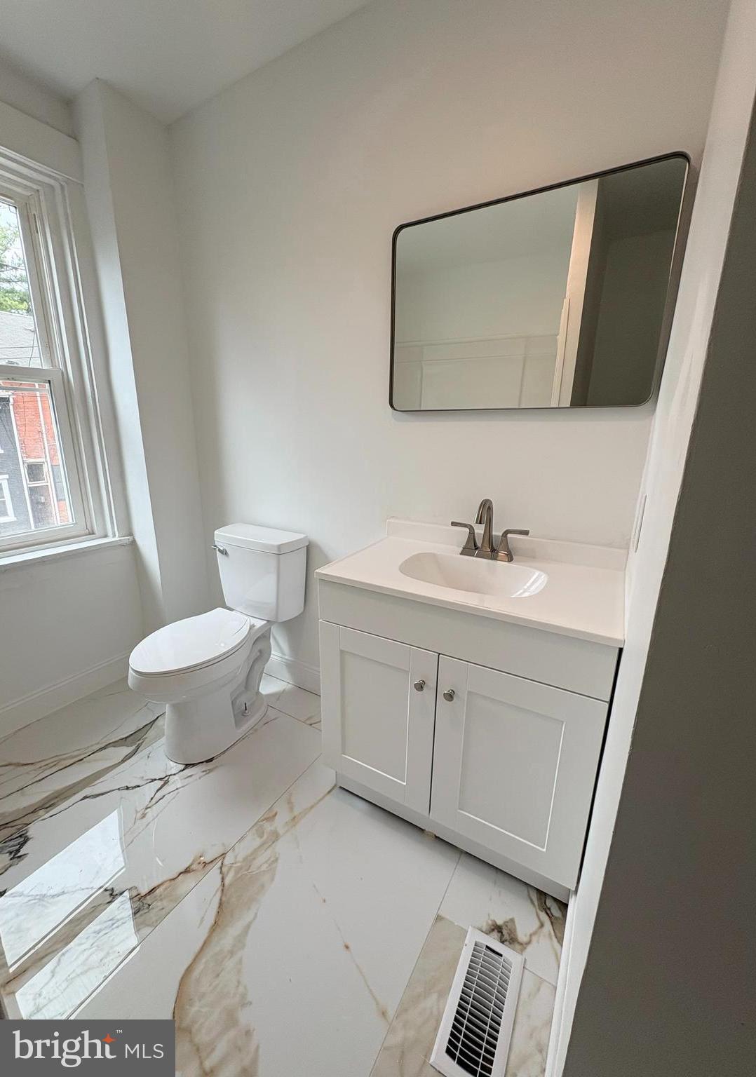 SOUTH LANCASTER - Residential