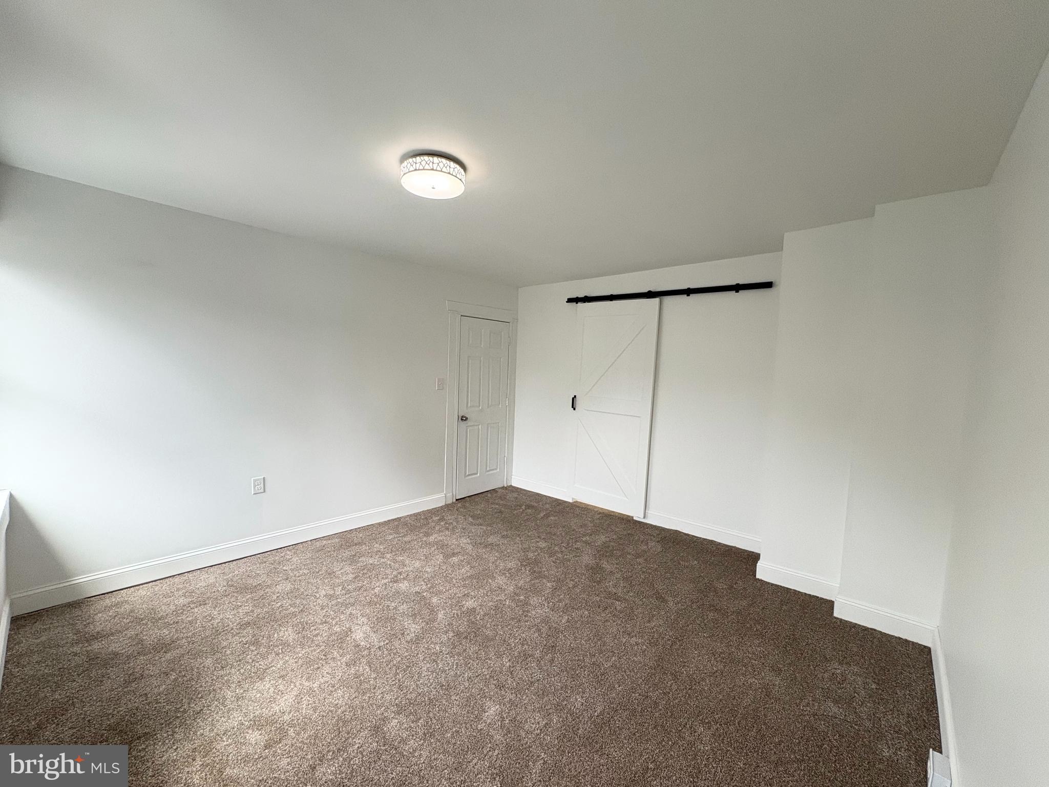 SOUTH LANCASTER - Residential